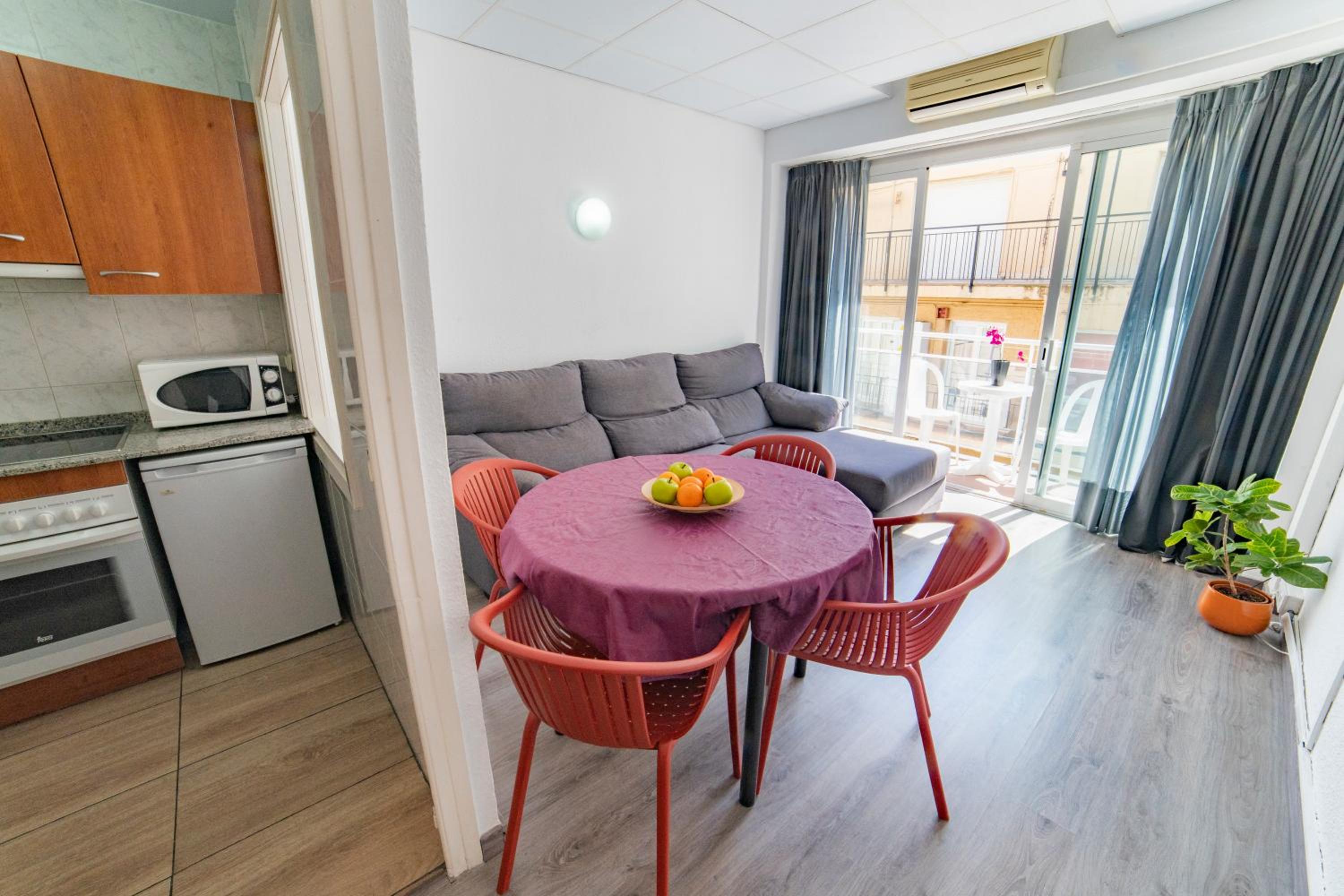 Two Bedroom Family Apartment - Photo 10