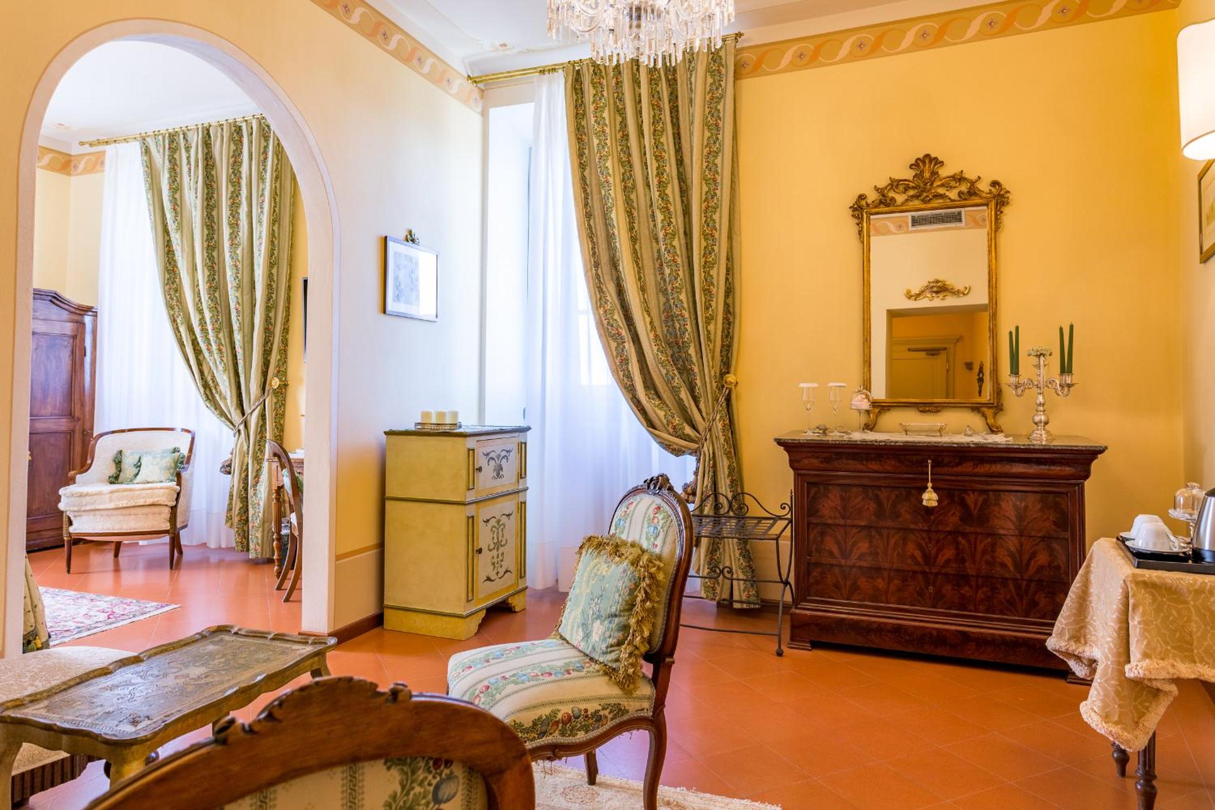 King Suite with Panoramic View - Photo 2