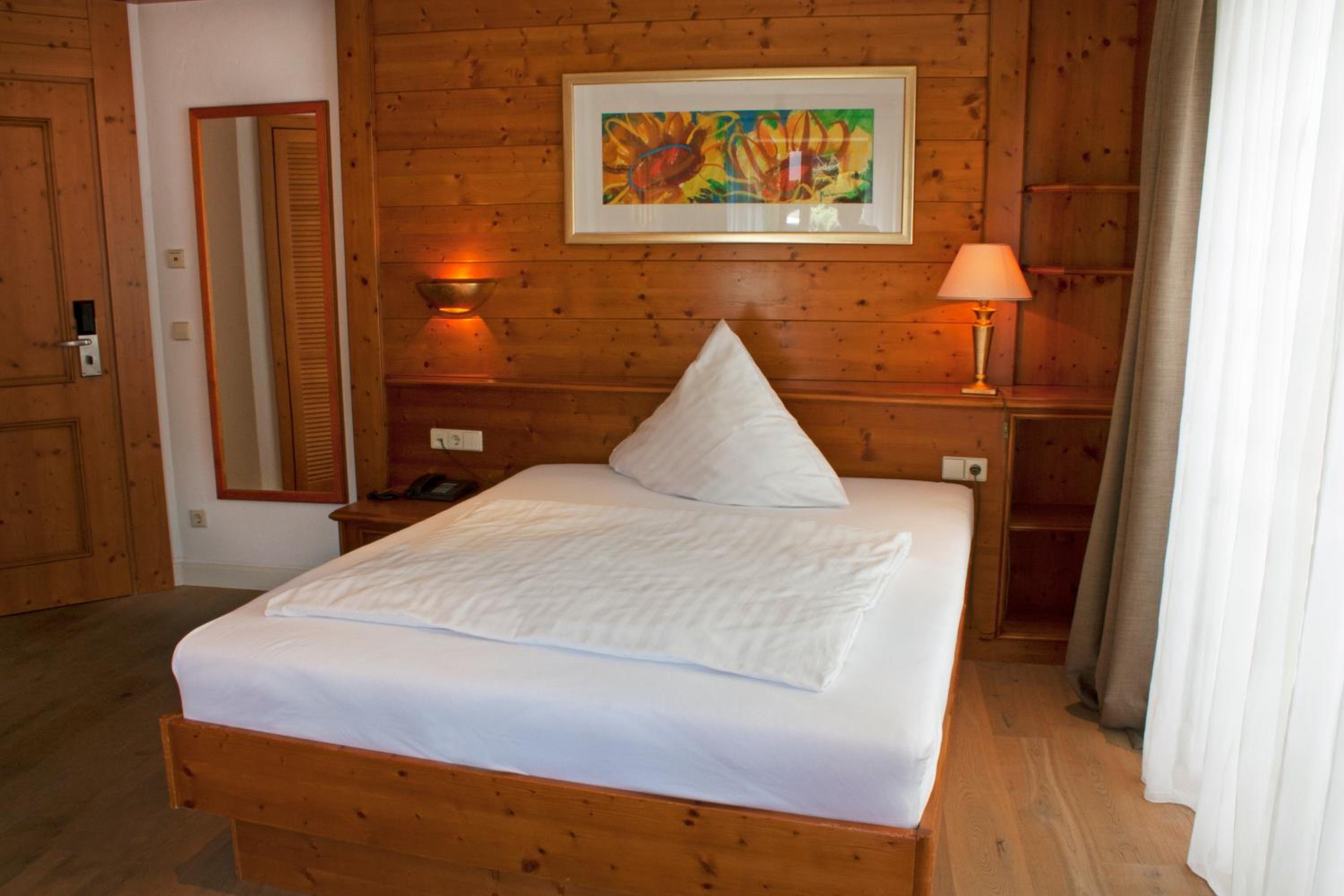 Double Room with Queensize 5.2 ft (mainly Annex) - Photo 16