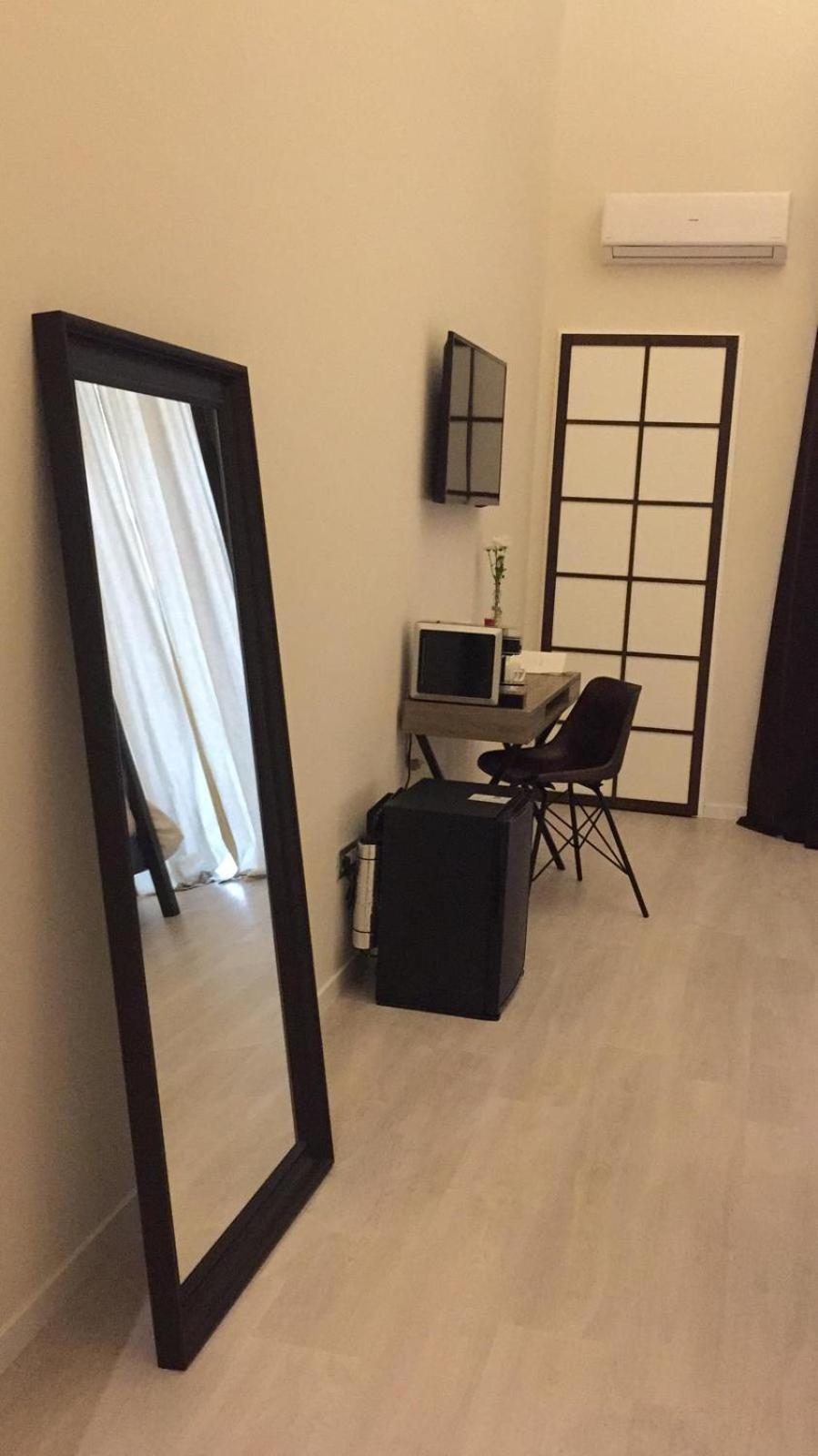 Deluxe Double Room with Balcony - Photo 5