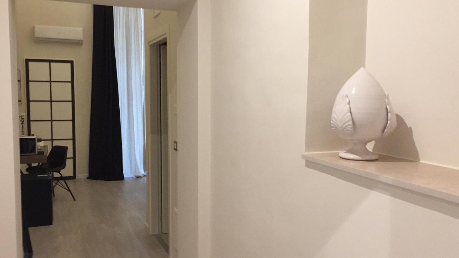 Deluxe Double Room with Balcony - Photo 7