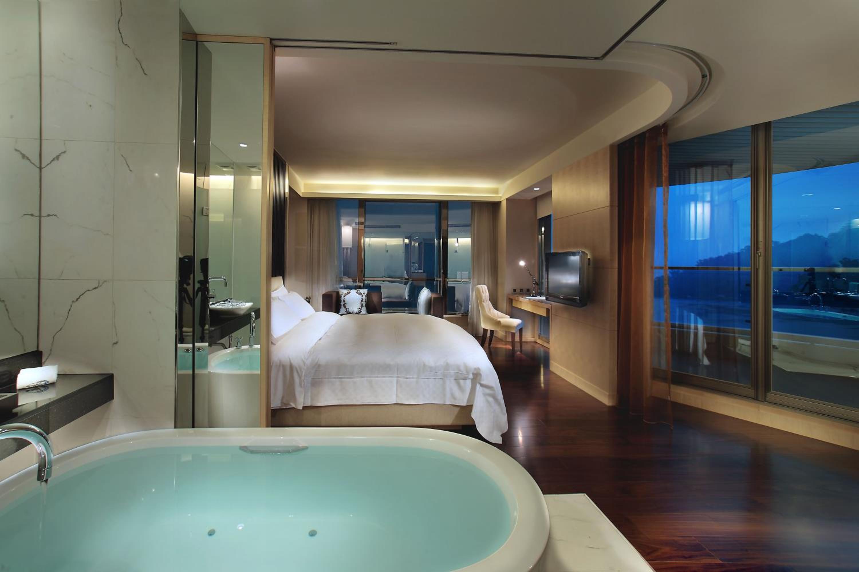 Lake Double Room with Lake View - Photo 3