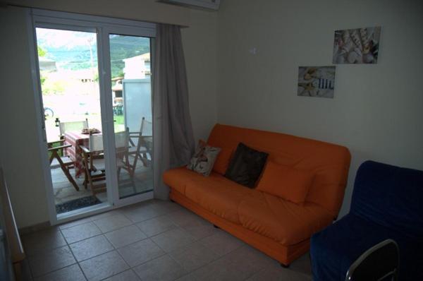 Apartment with Mountain View