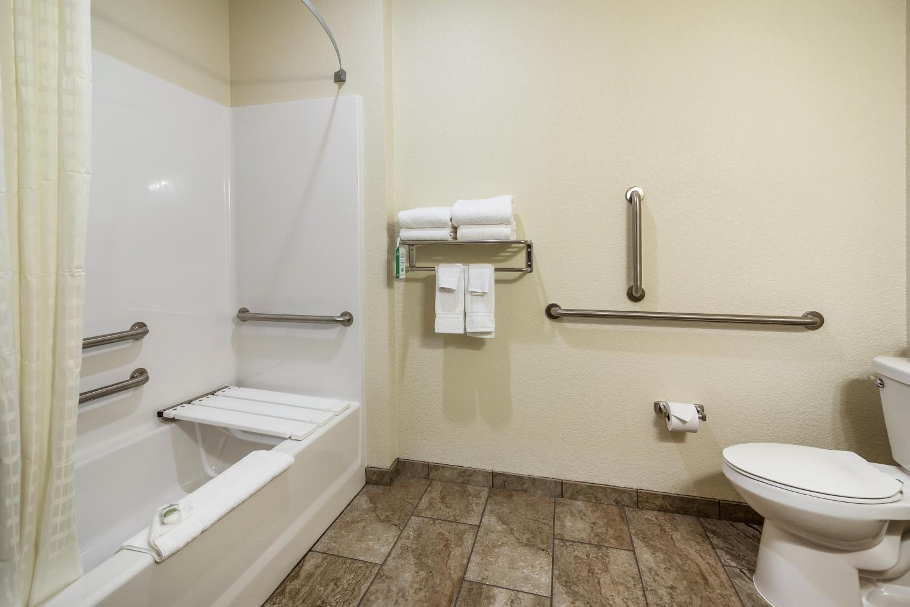 Queen Room - Disability Access photo 2
