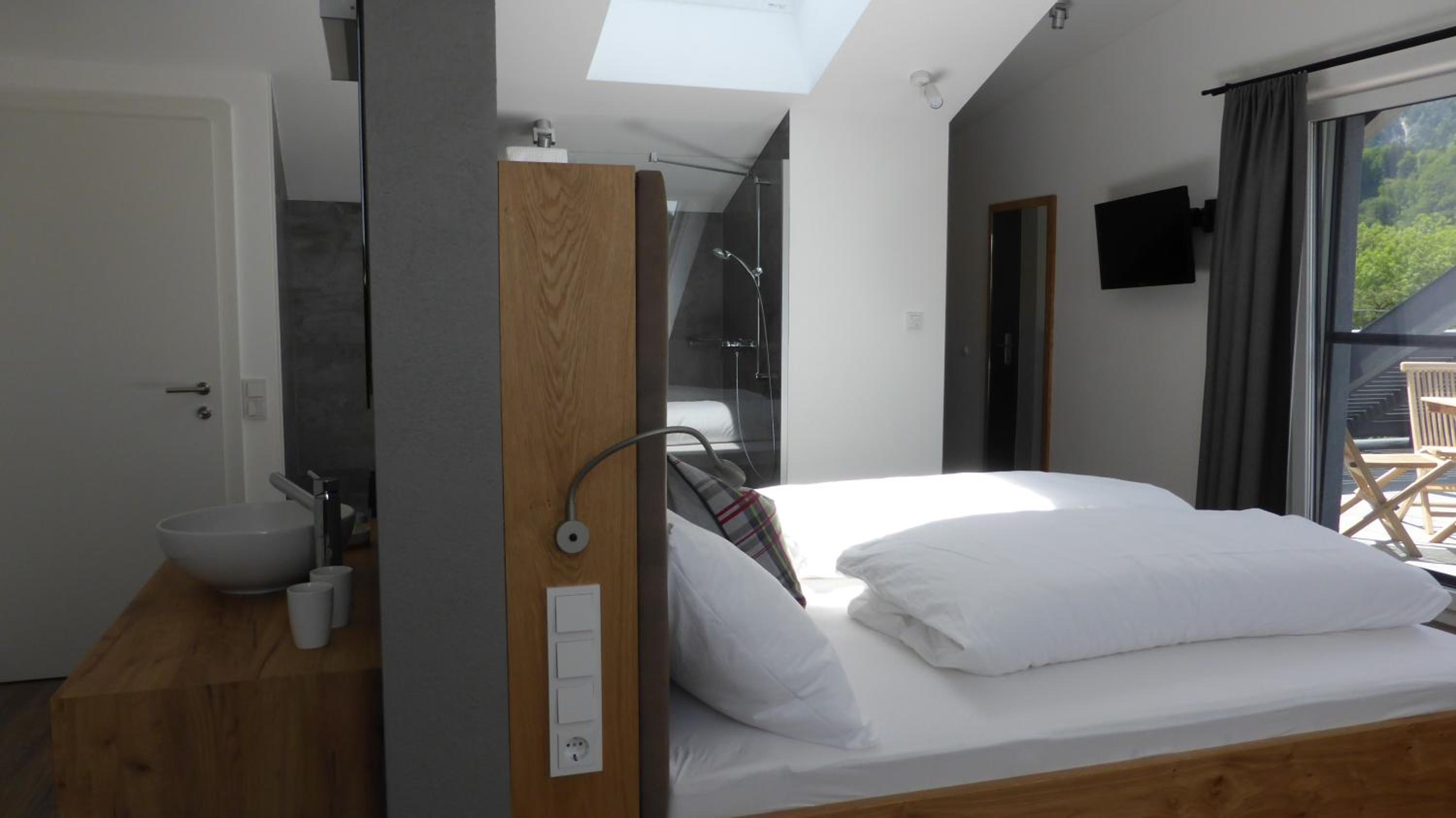 Double Room with Garden View - Photo 3