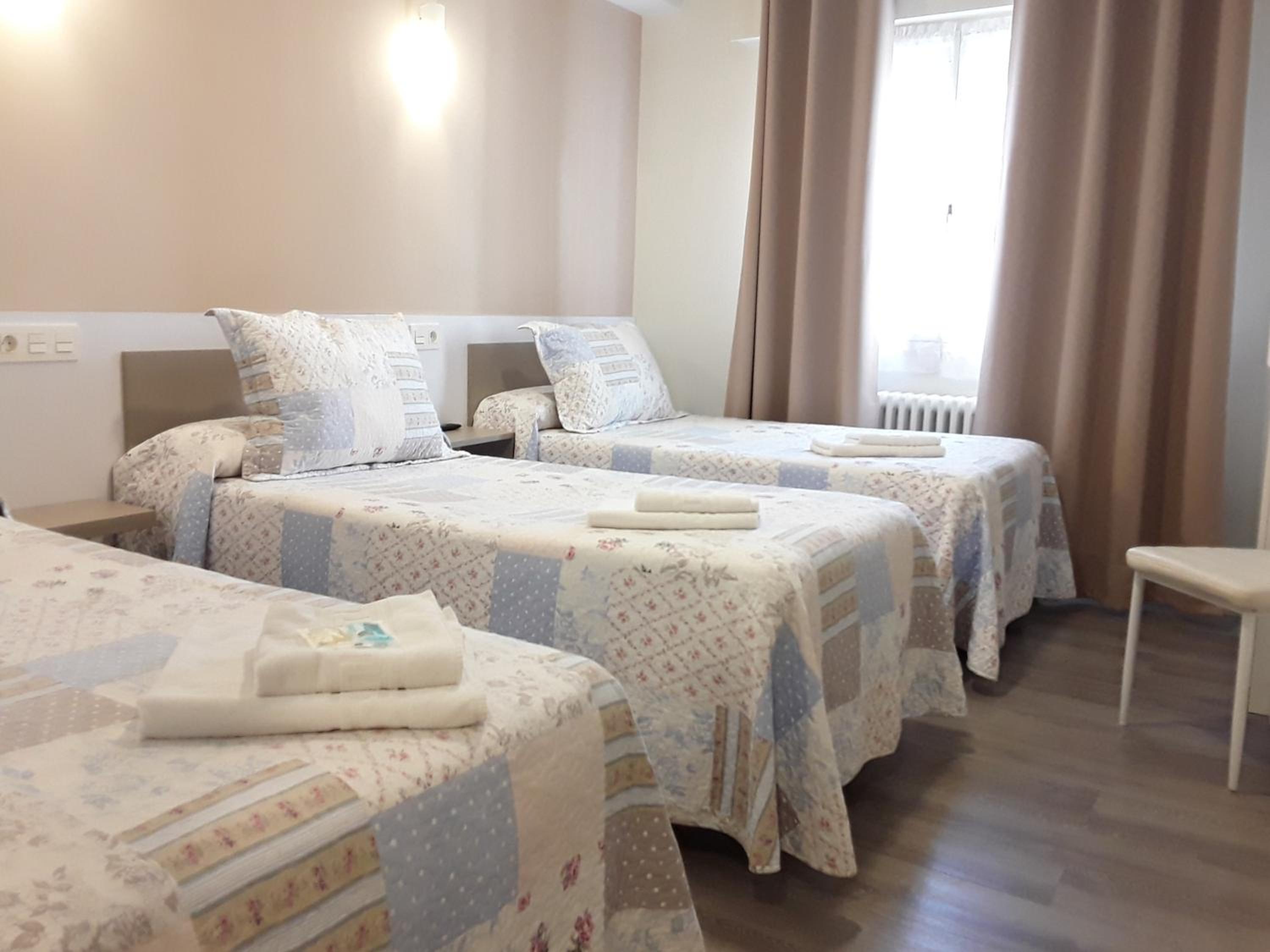 Habitación triple con baño