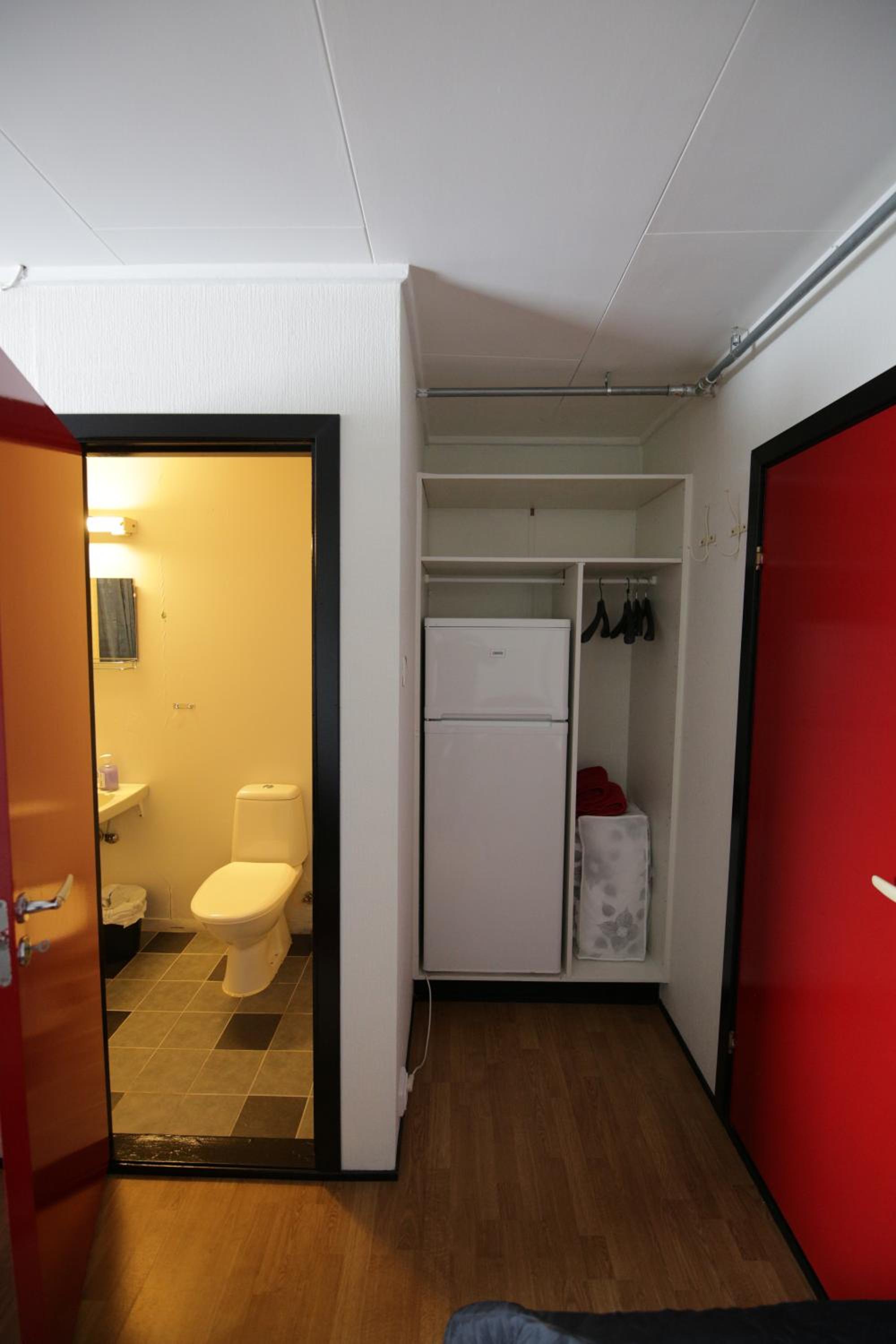 Twin Room with Shower - Photo 7