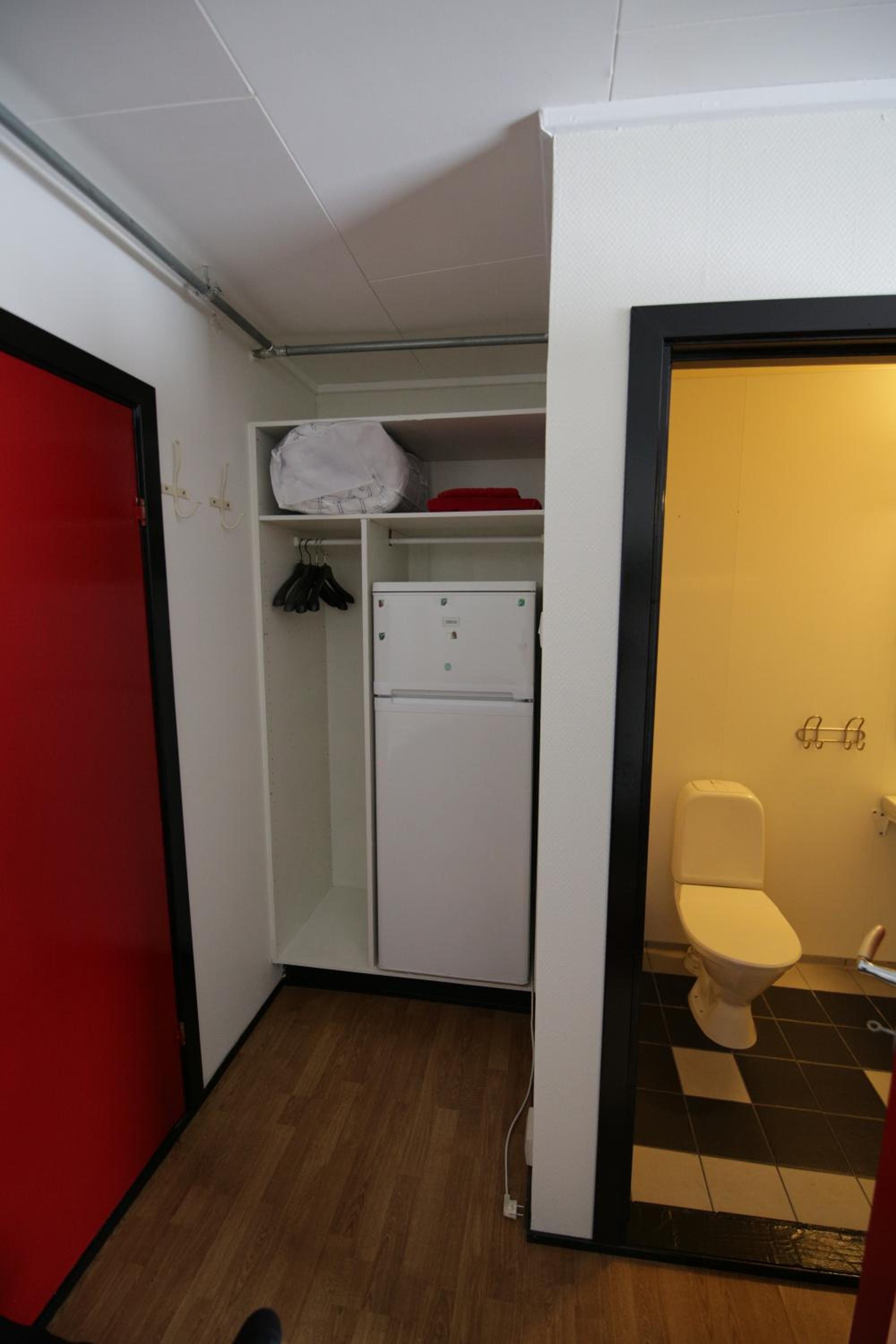 Twin Room with Bathroom - Photo 2