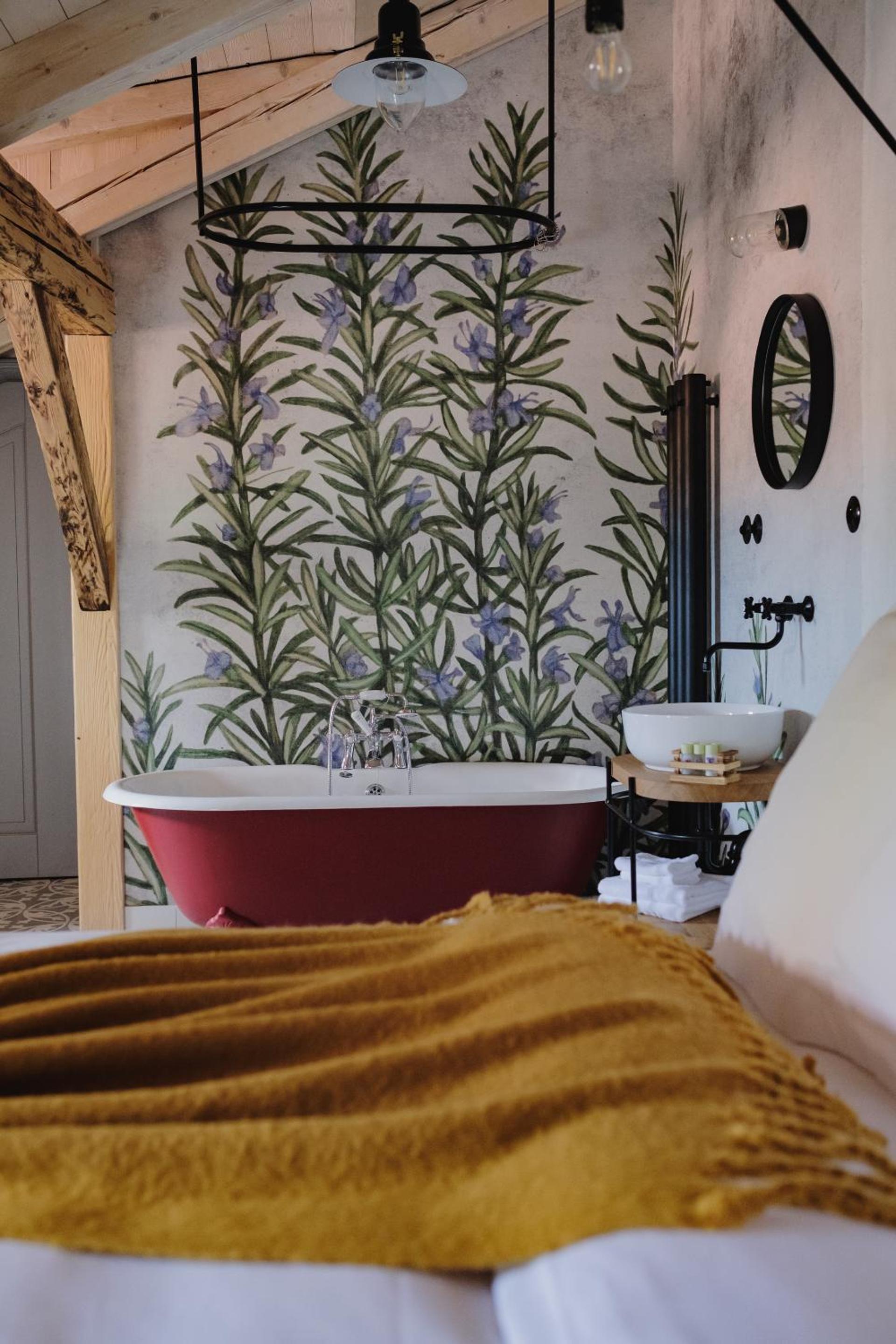 Deluxe Double Room - Photo 11