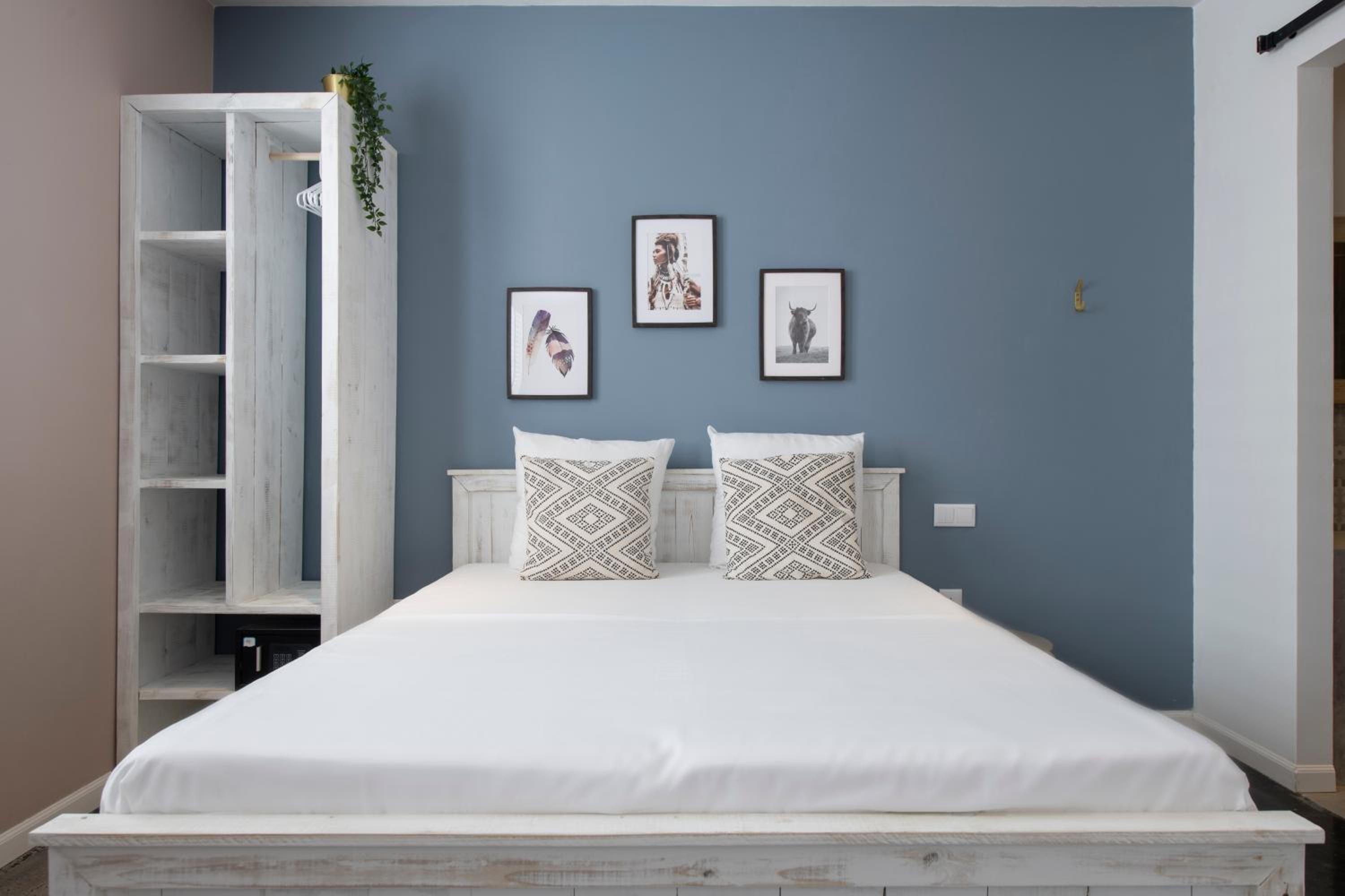 Deluxe Double Room (2 Adults + 1 Child) photo 3