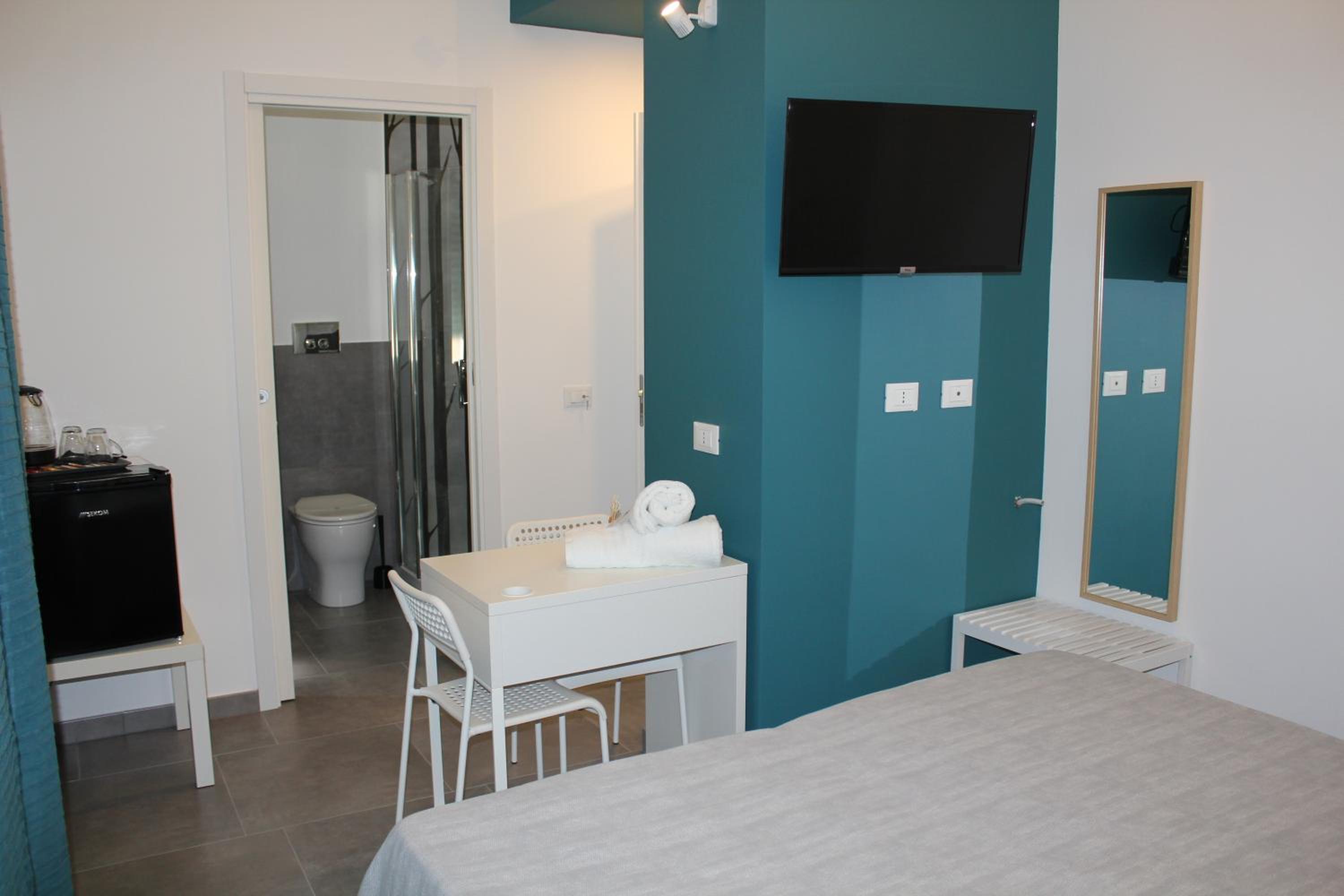 Double or Twin Room - Photo 4