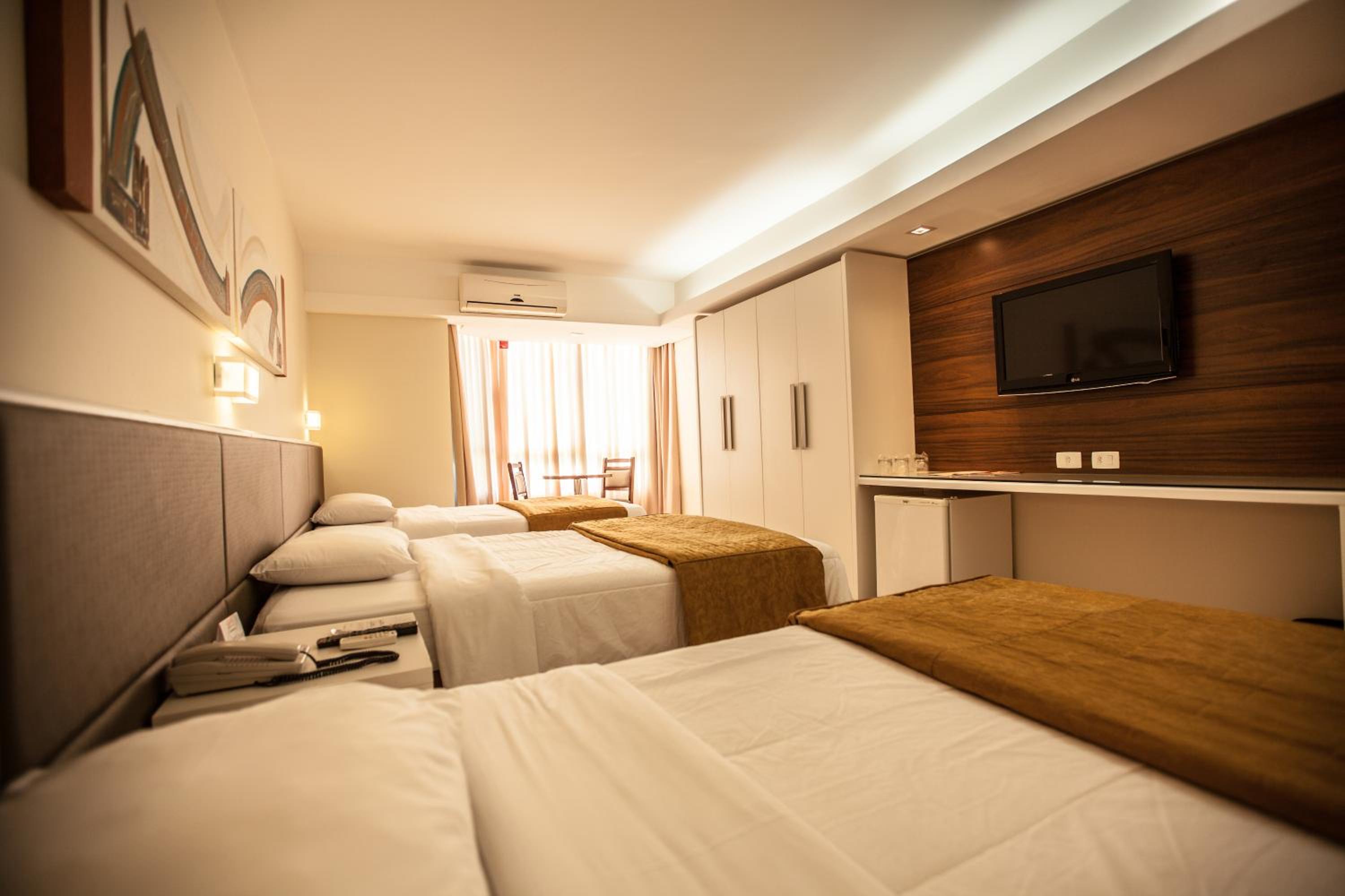 Deluxe Triple Room thumbnail 5