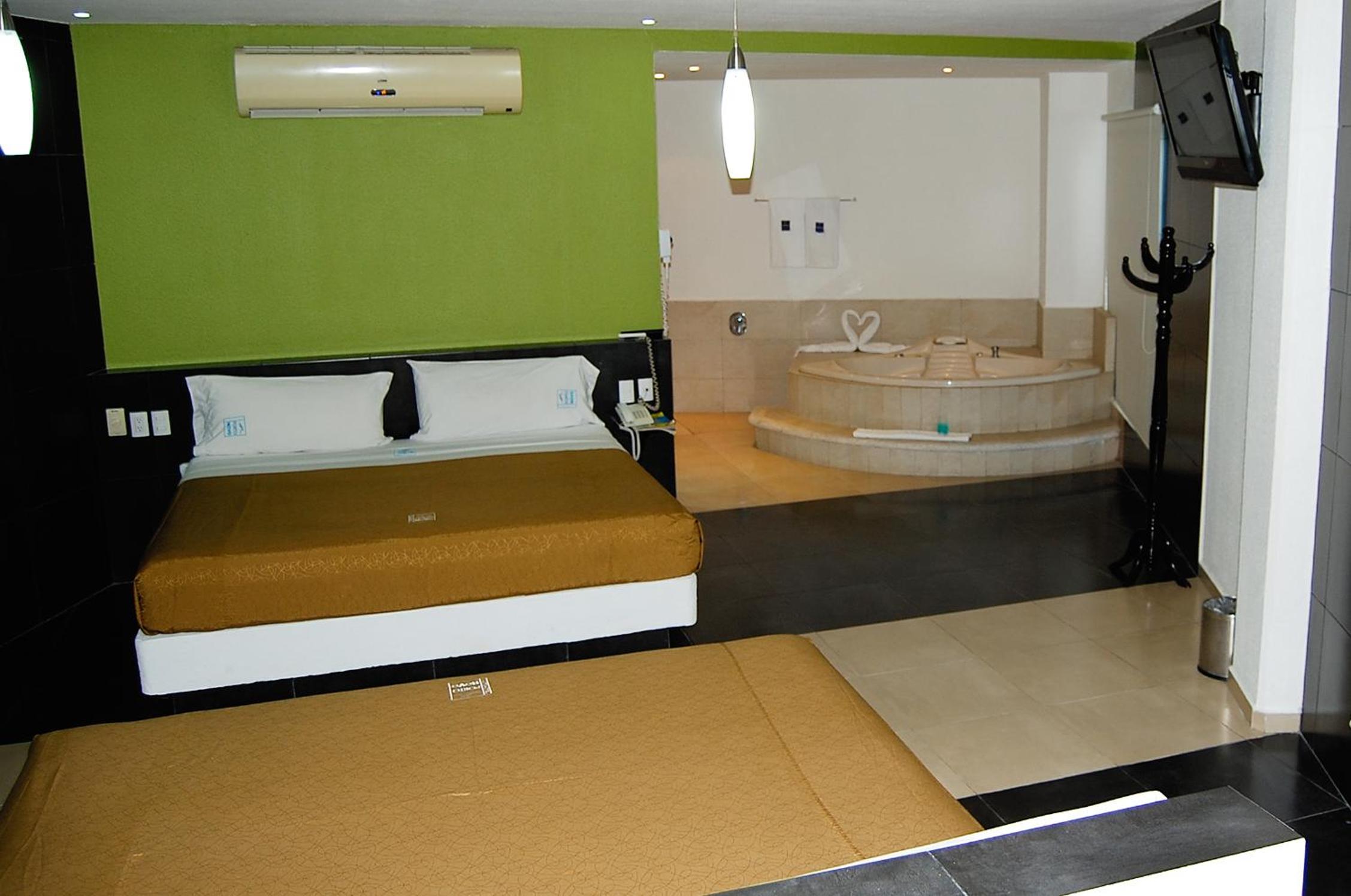 Double Room with Spa Bath photo 2