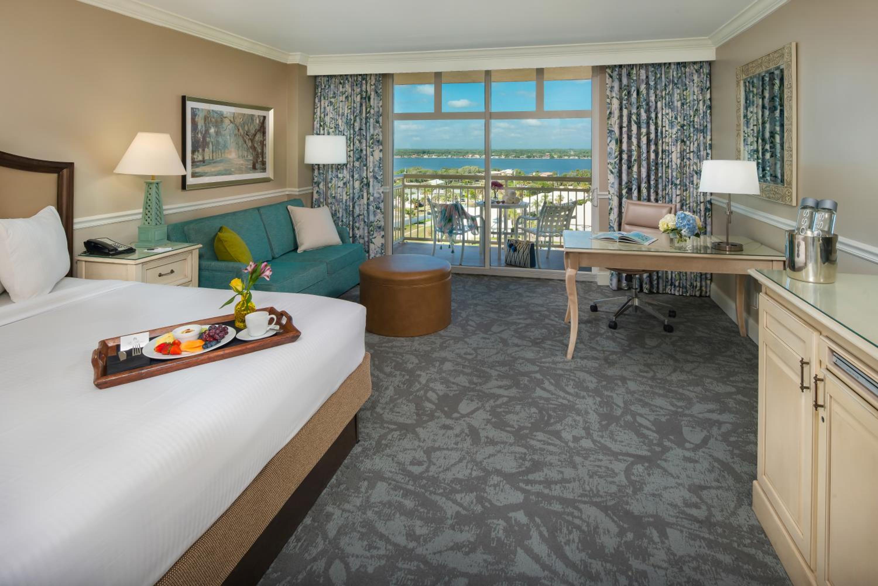 Shores King Balcony
