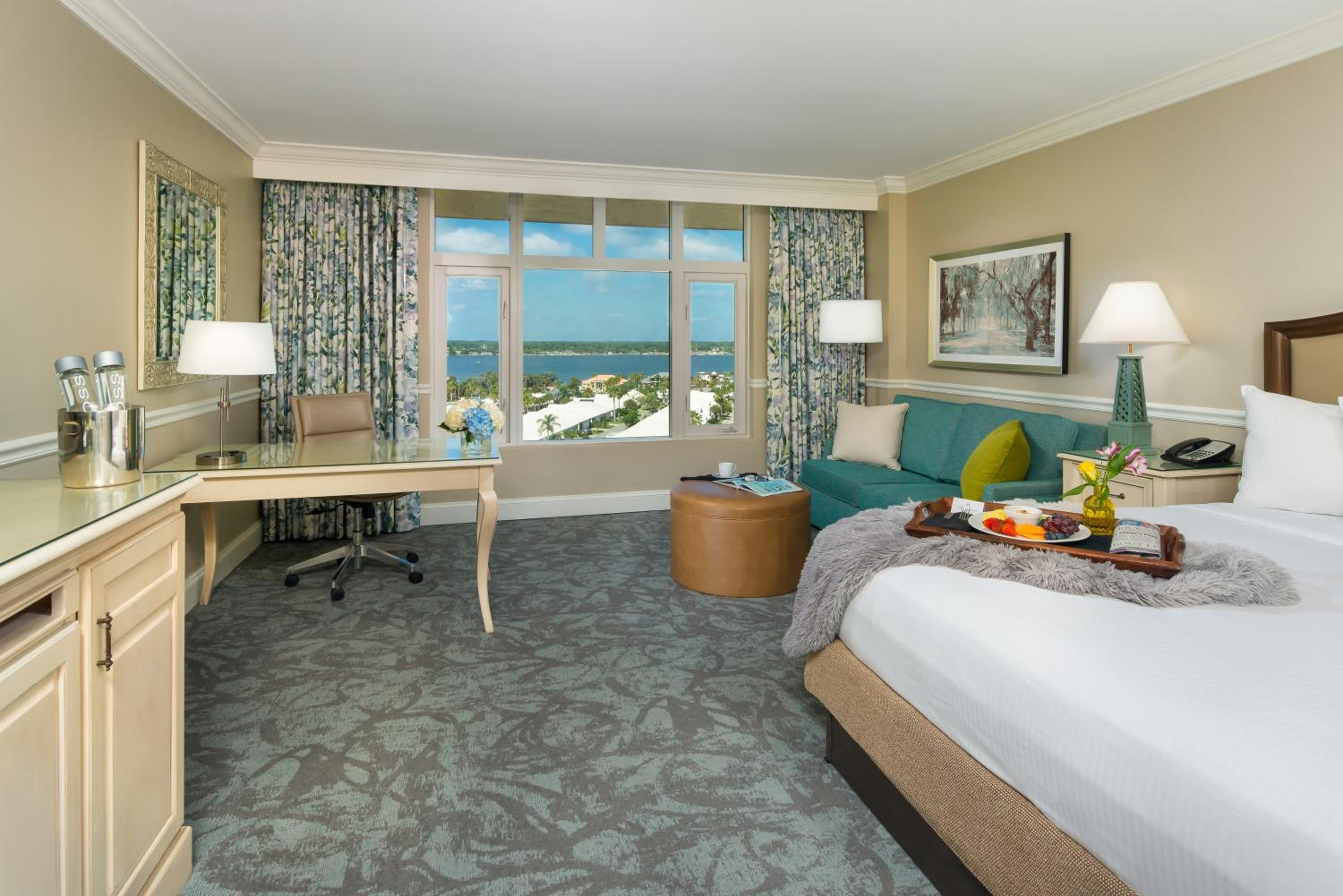 Shores King Guestroom