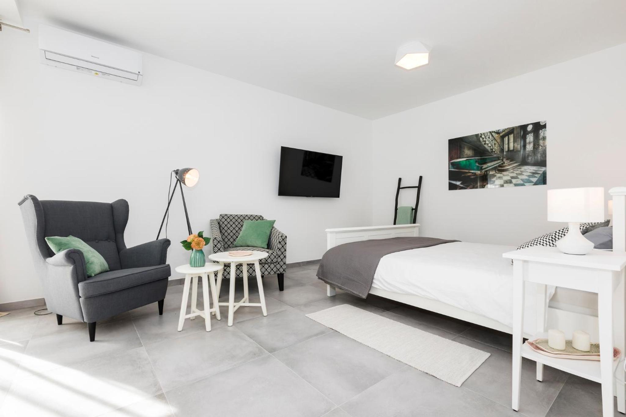 Studio Apartment with Sea View photo 2