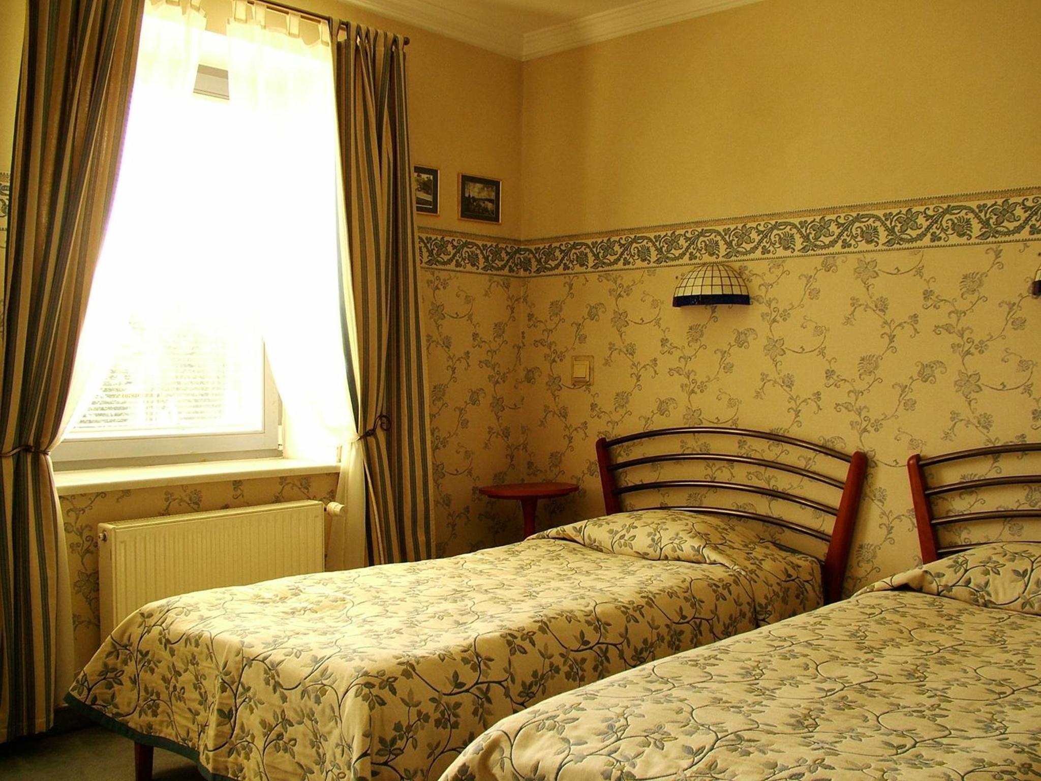 Standard Twin Room - Photo 3