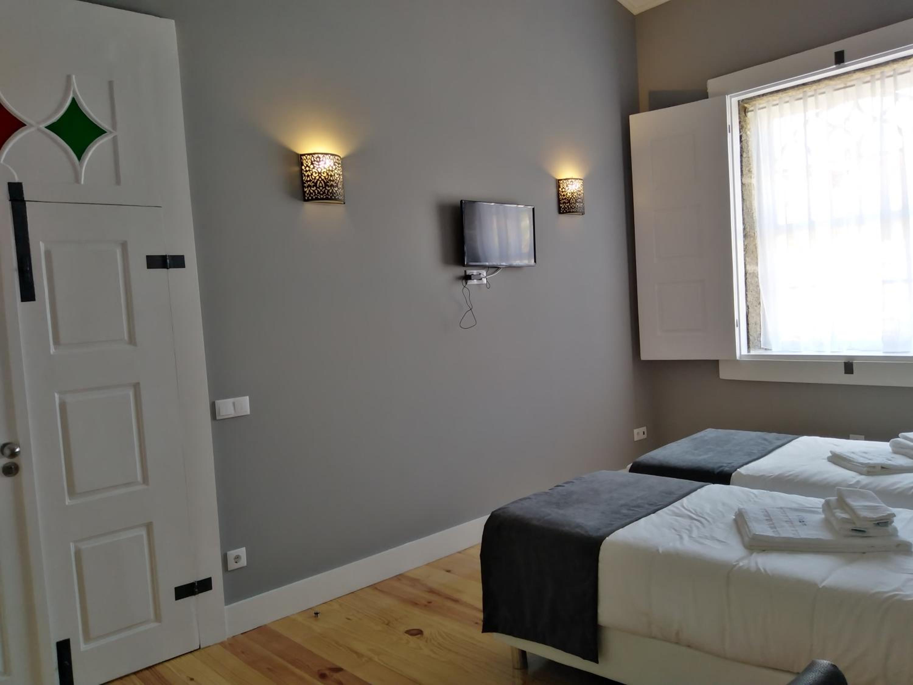 Twin Room - Photo 11