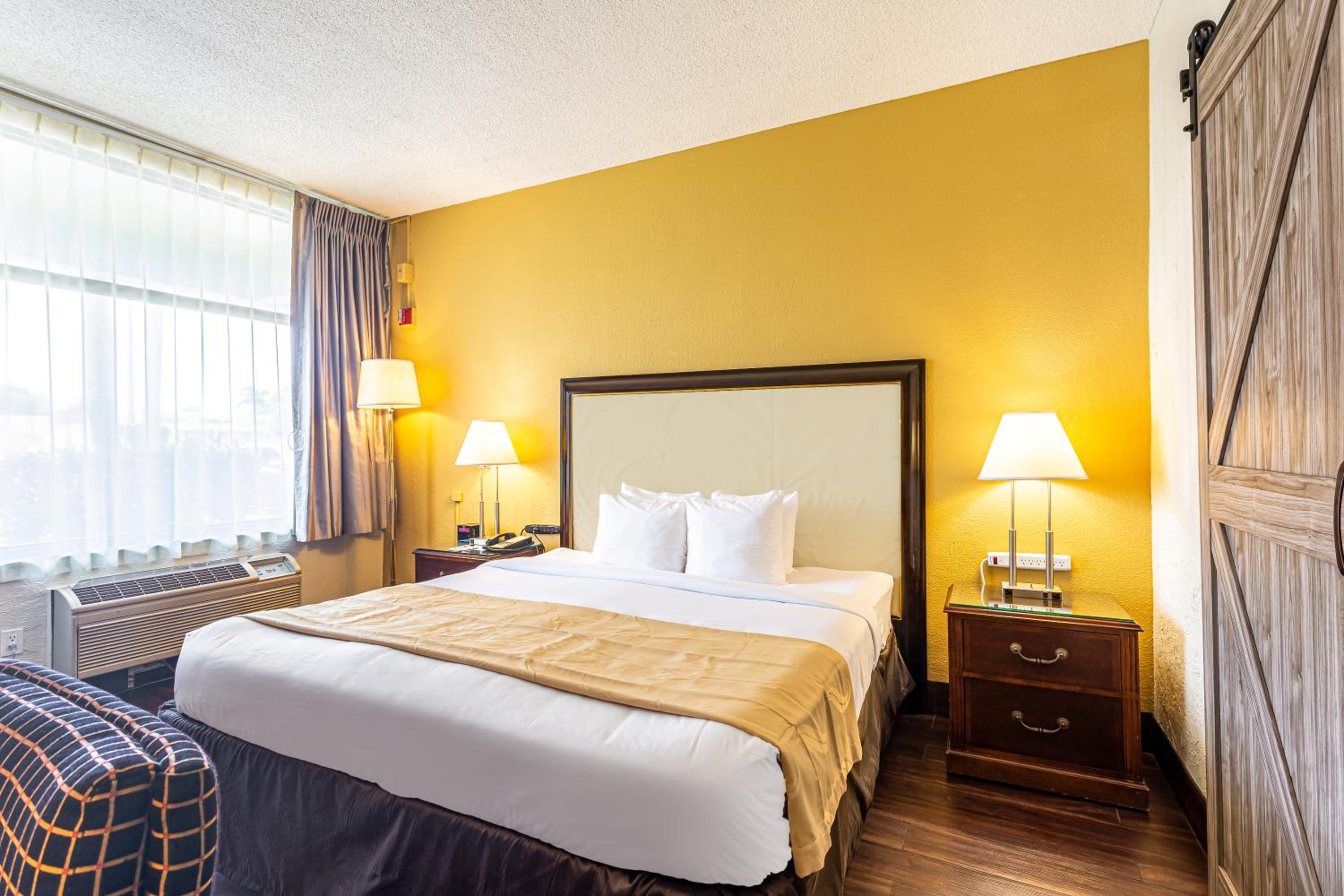 King Room - Disability Access/Non-Smoking photo 2