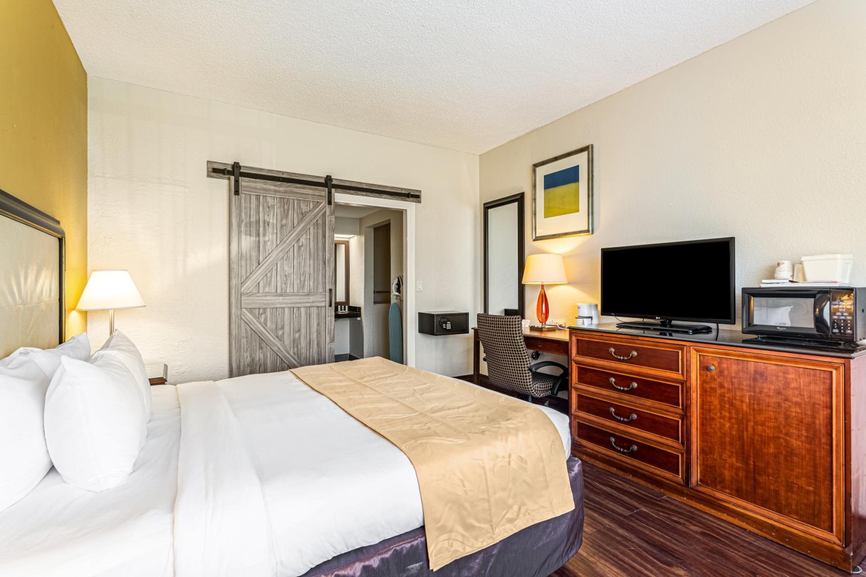 King Room - Disability Access/Non-Smoking photo 1
