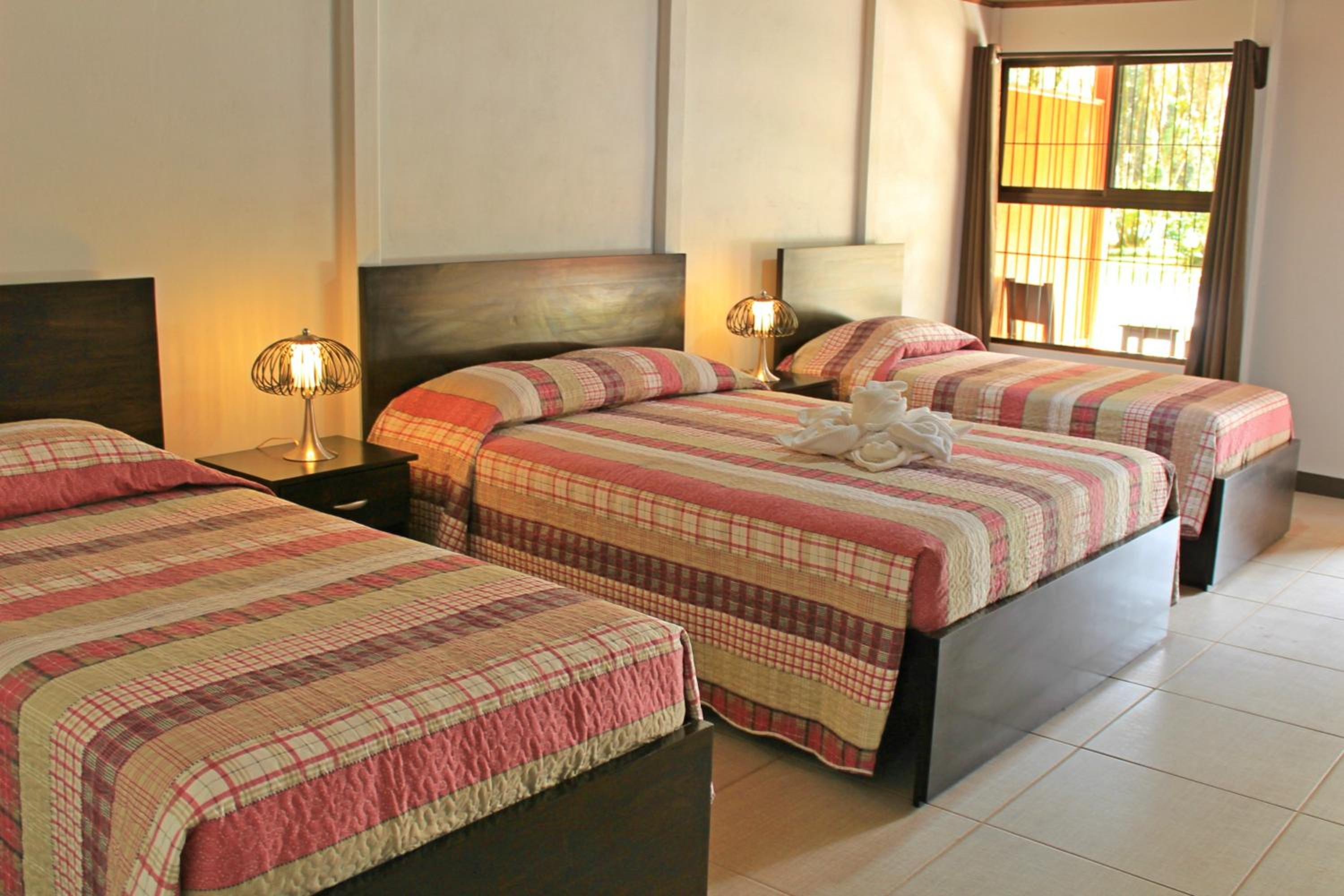 Friends And Family Room - Photo 10