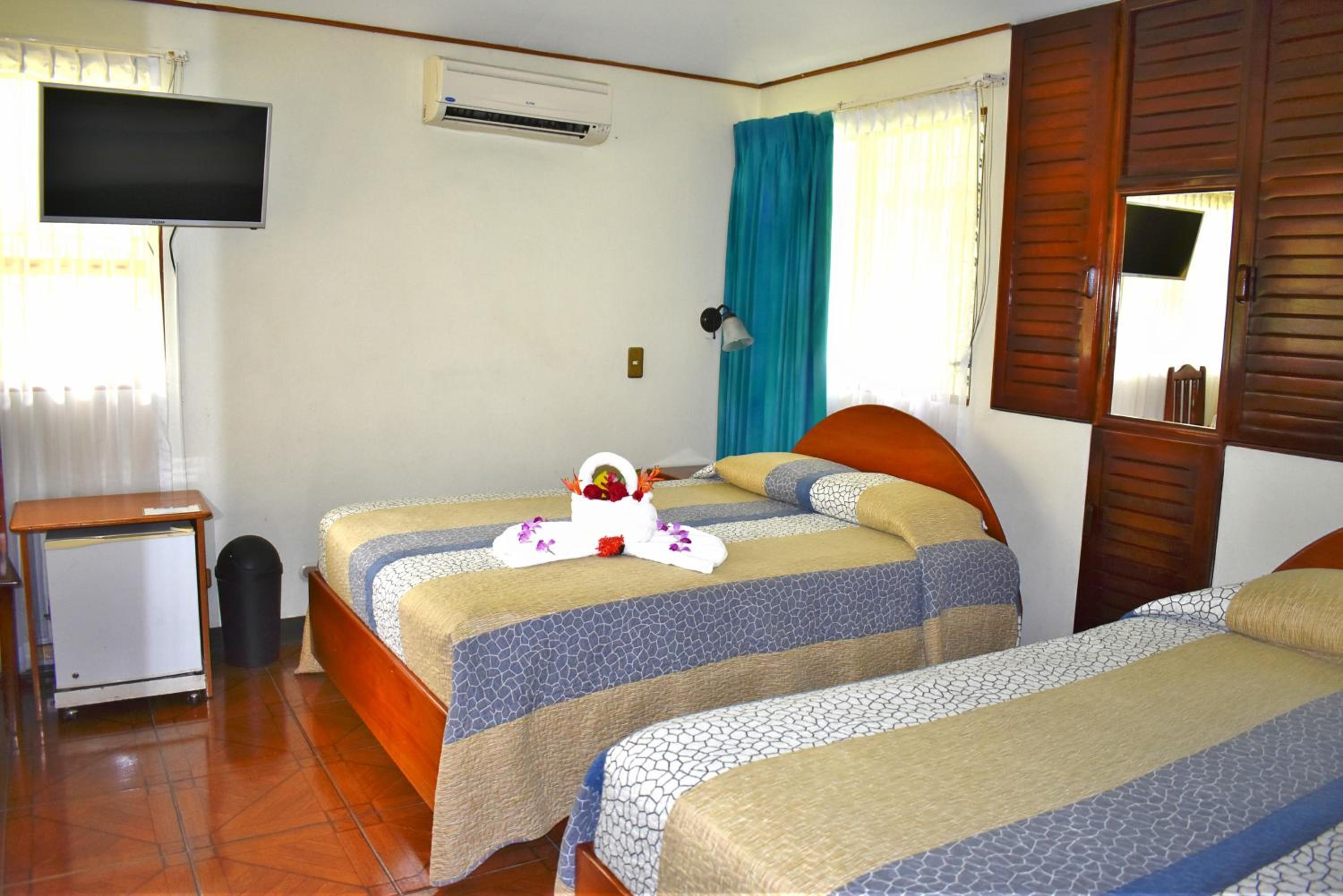 Double Room with Two Double Beds photo 2