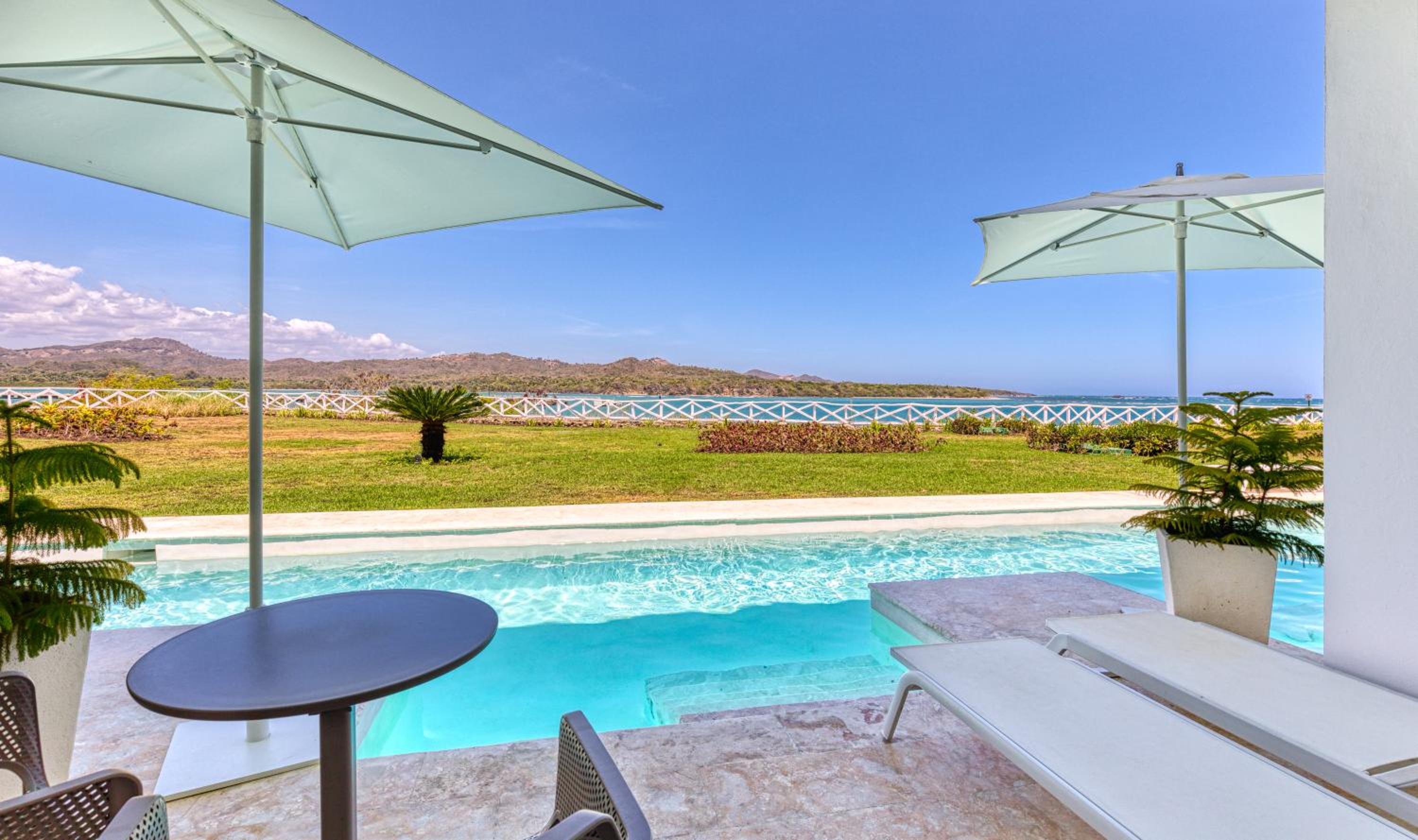 Senator Swim Up Suite Ocean View (2 Adults) photo 3