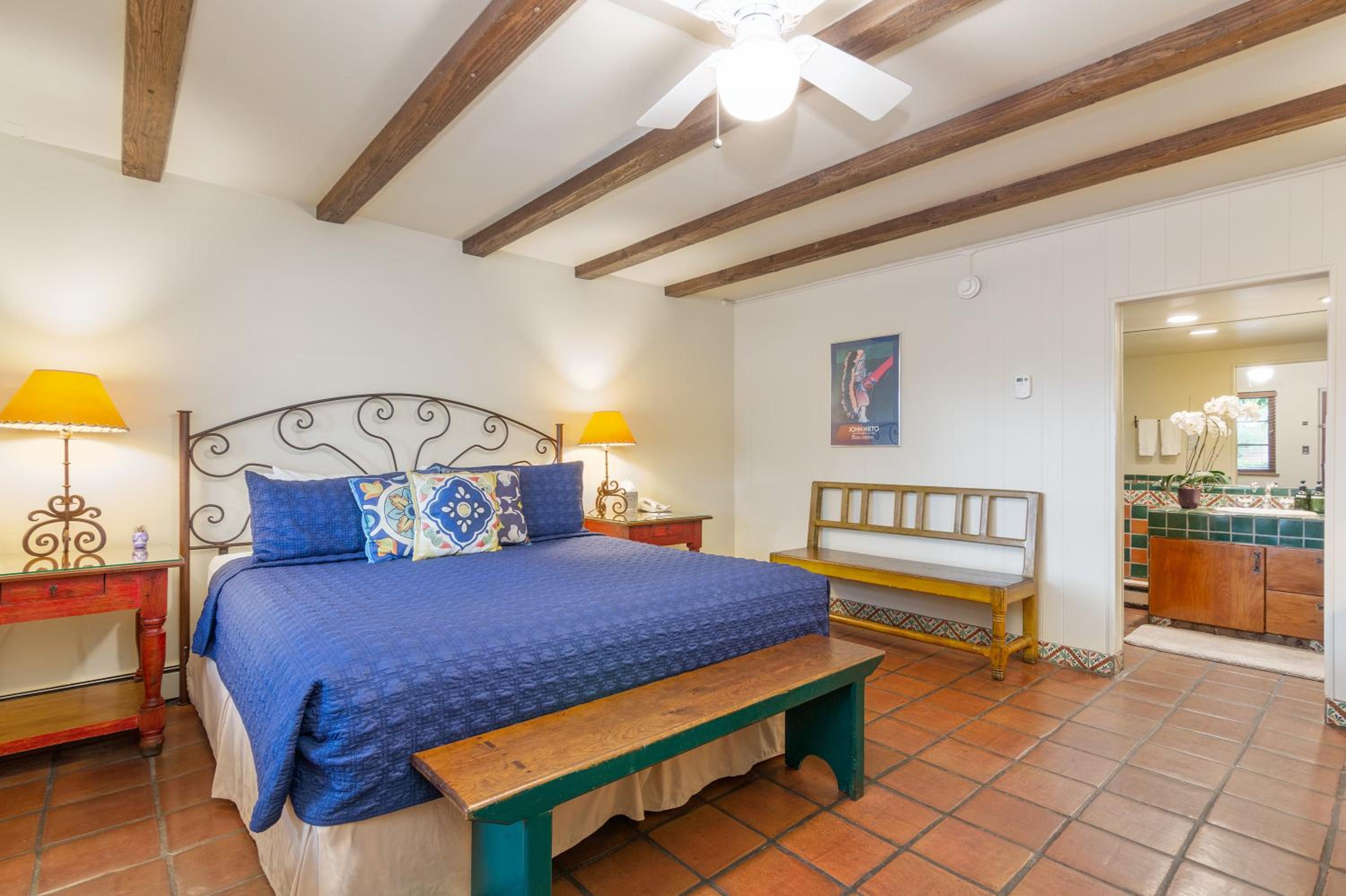 Standard King Room - Not Pet Friendly - Photo 7