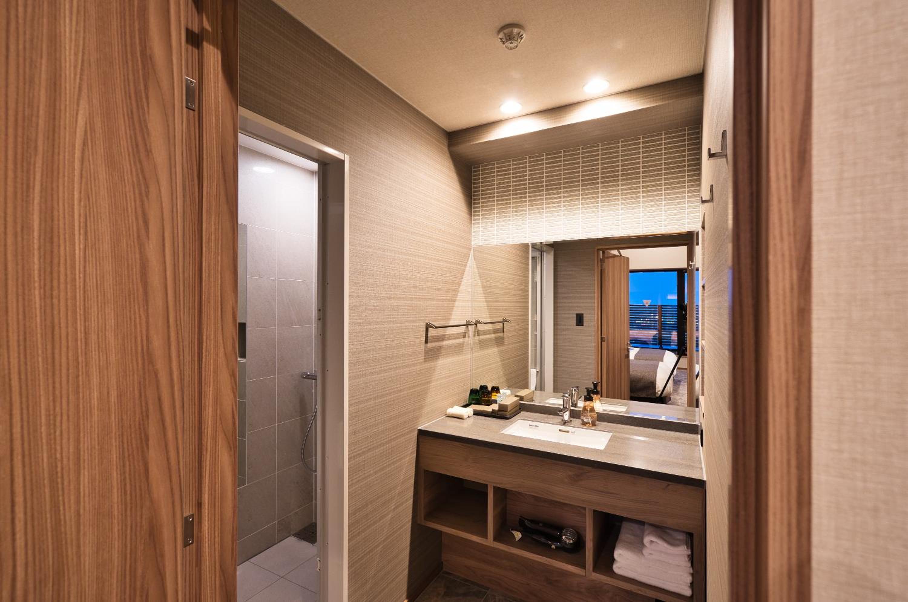Suite - Photo 6