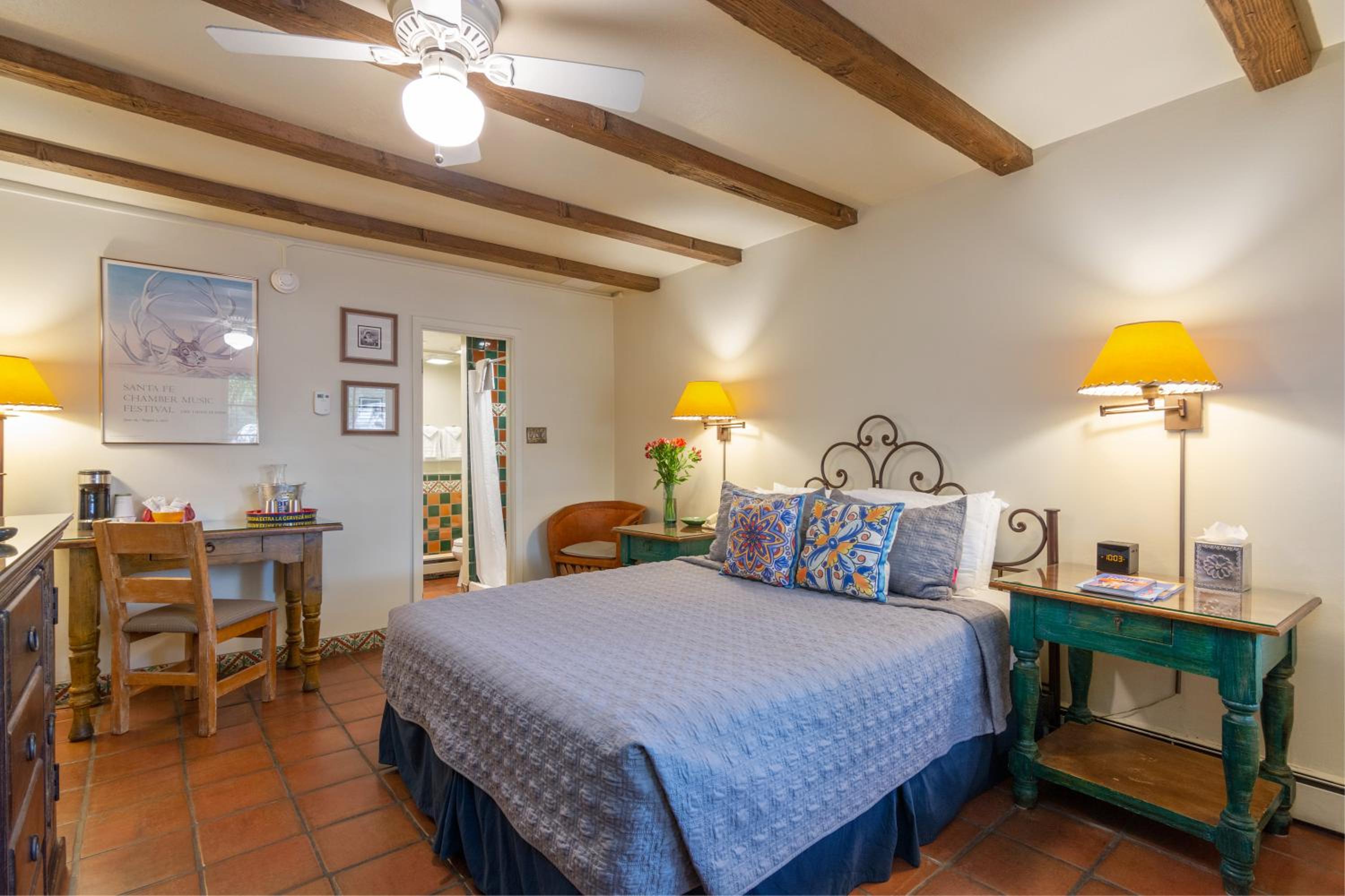 Standard Queen Room - Not Pet Friendly - Photo 5