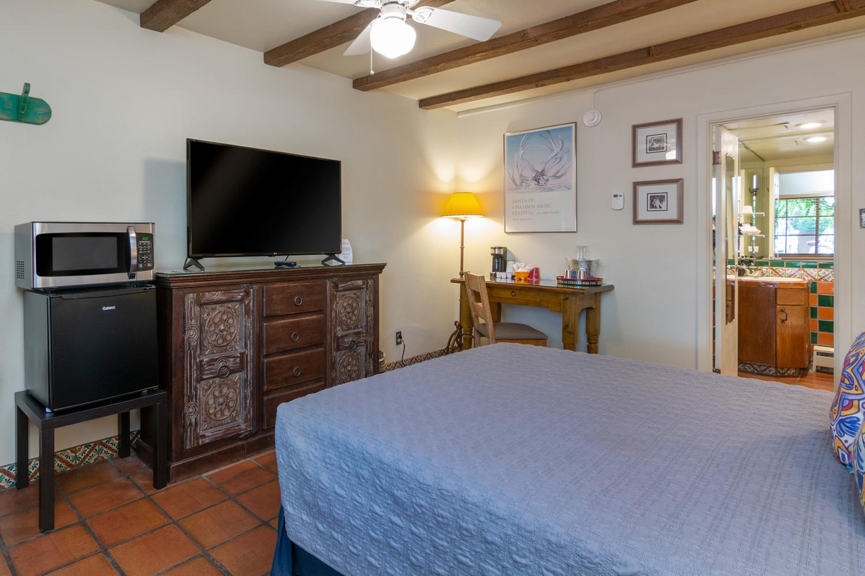 Standard Queen Room - Not Pet Friendly - Photo 3