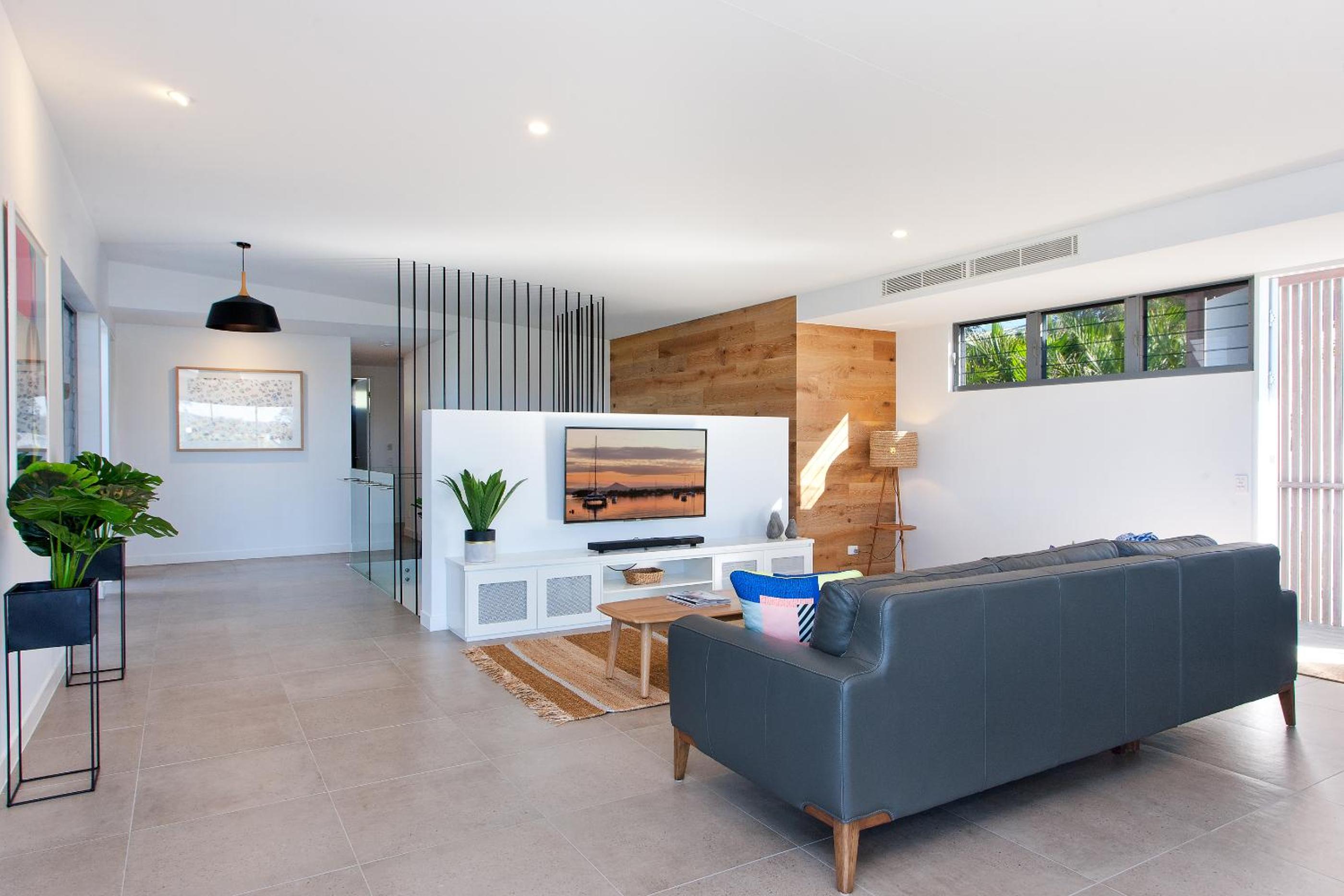 Five-Bedroom House photo 1