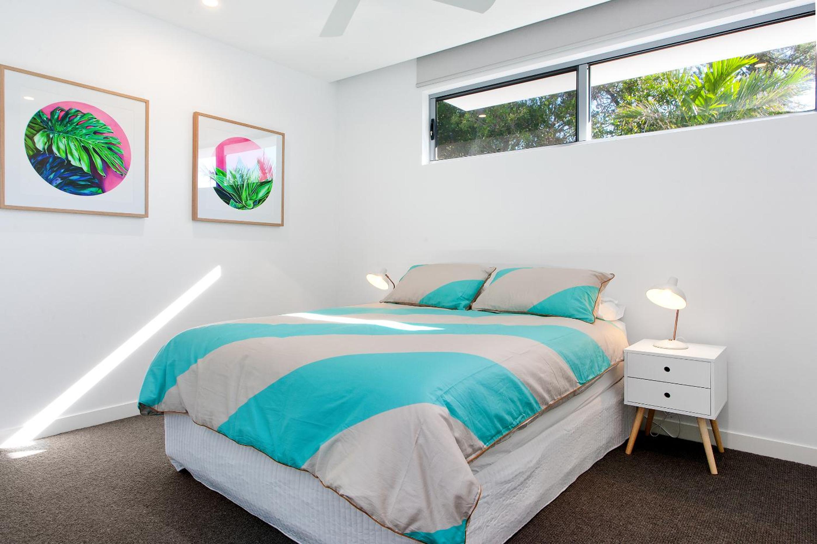 Five-Bedroom House photo 3