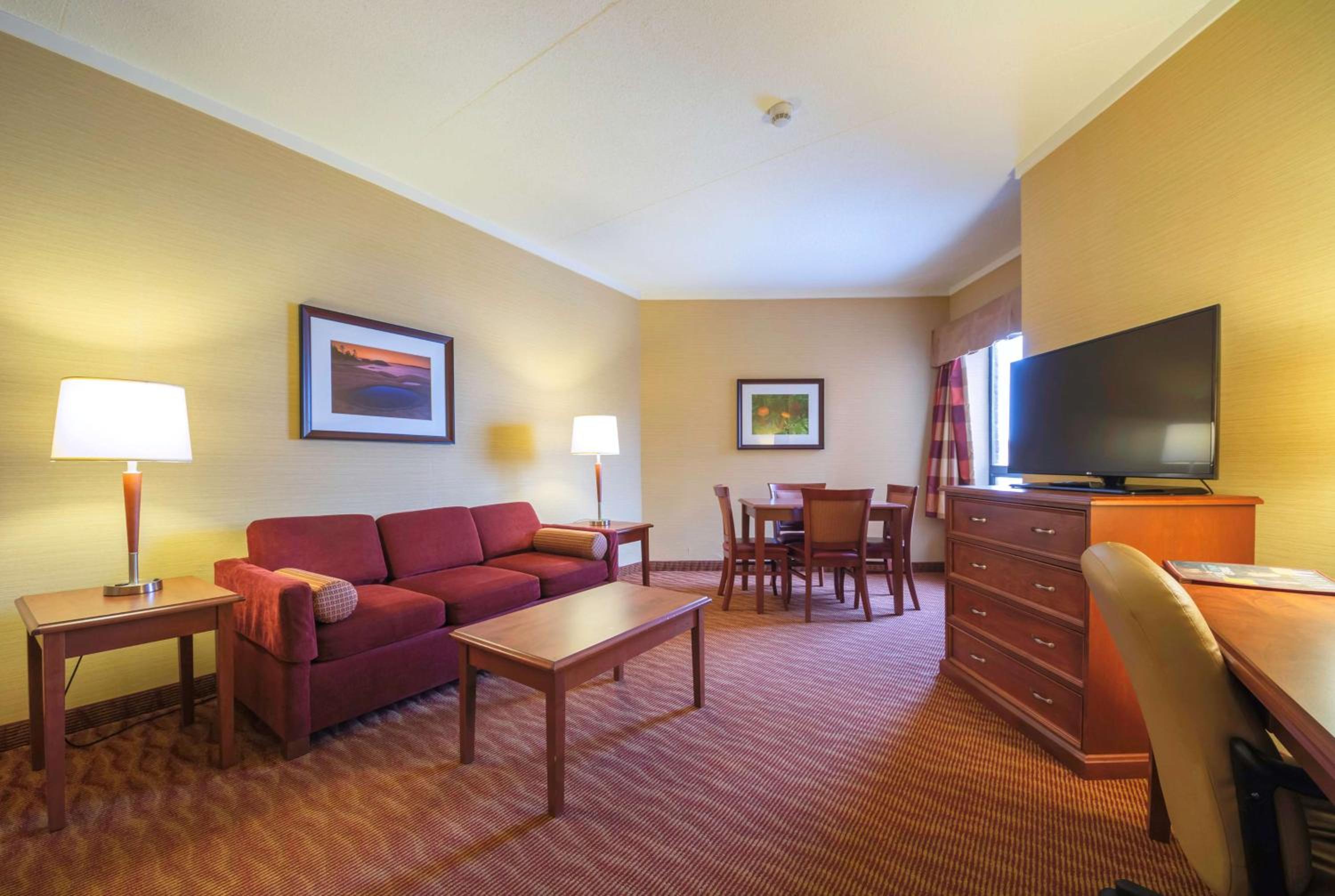 King Suite with Sofa Bed - Non-Smoking - Photo 2