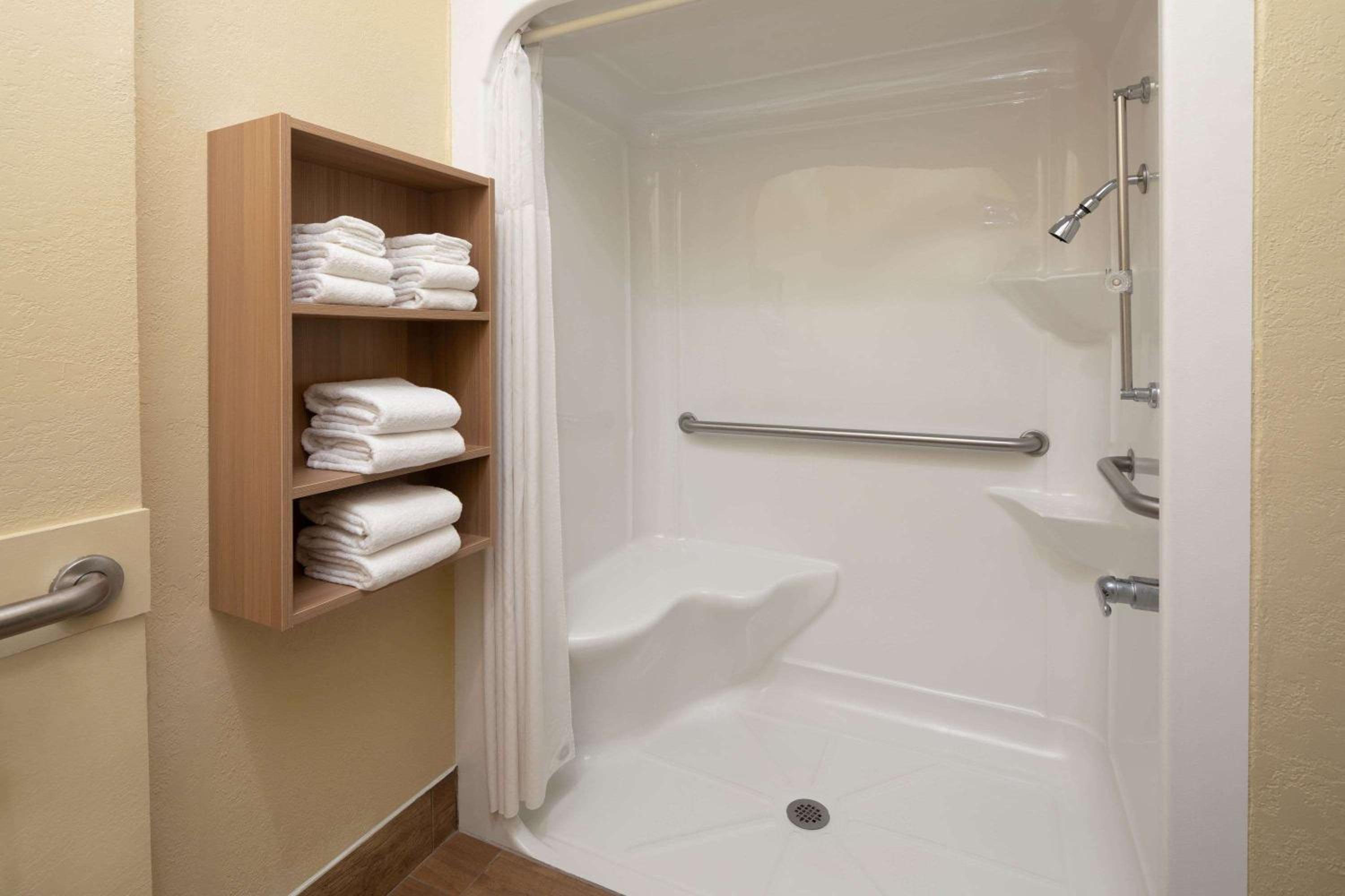 Queen Room - Disability Access/Non-Smoking - Photo 4