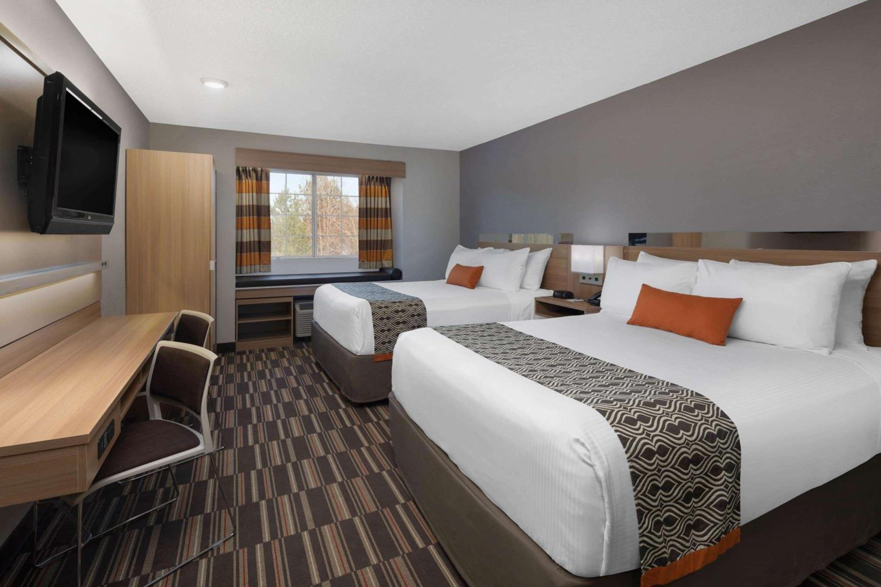Deluxe Queen Room with Two Queen Beds- Disability Access - Non-Smoking - Photo 1