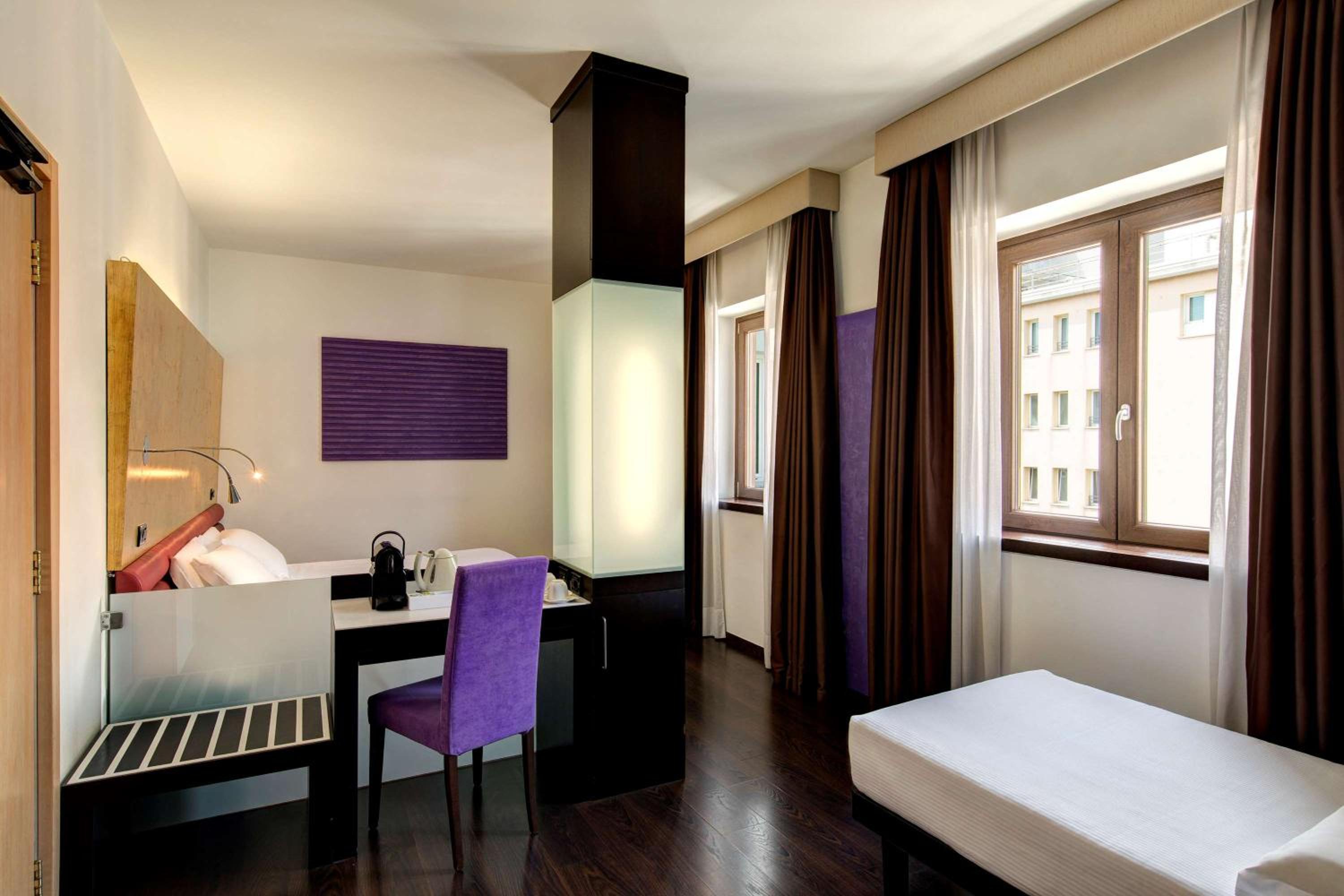 Superior Triple Room with One Queen Bed and One Single Bed - Photo 1