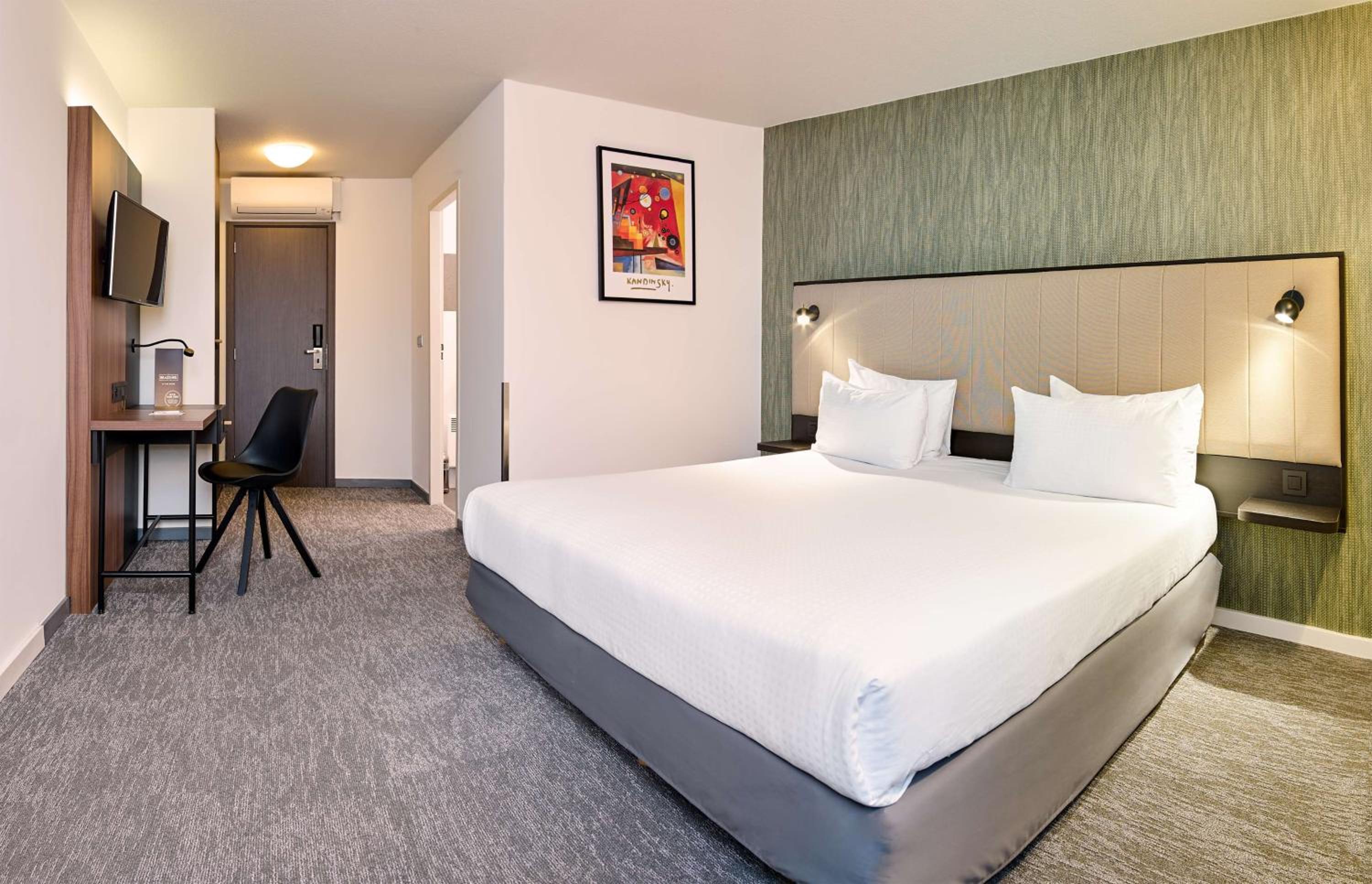 Superior King Room - Non-Smoking - Photo 11