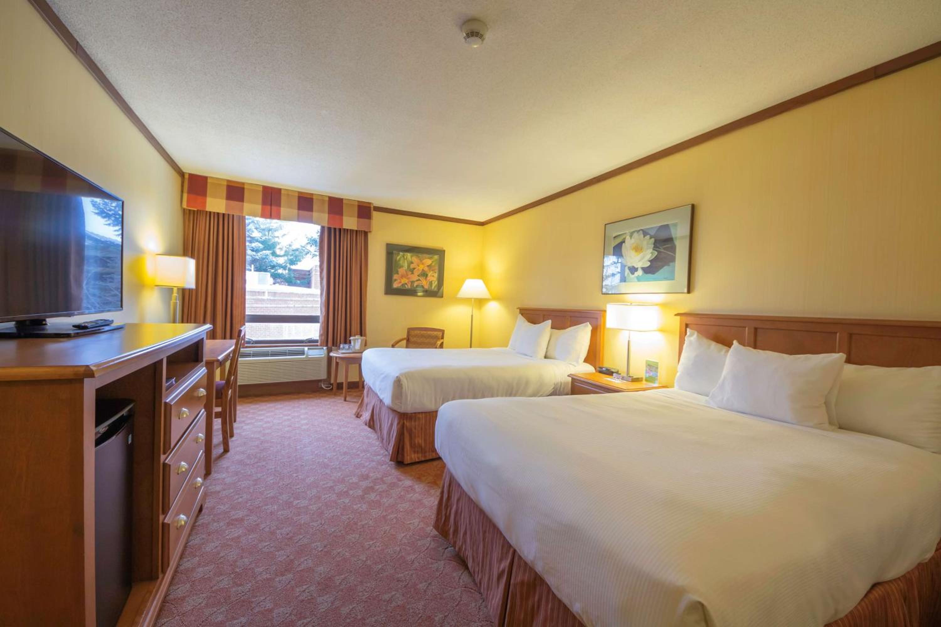 Double Room with Two Double Beds - Non-Smoking - Photo 2