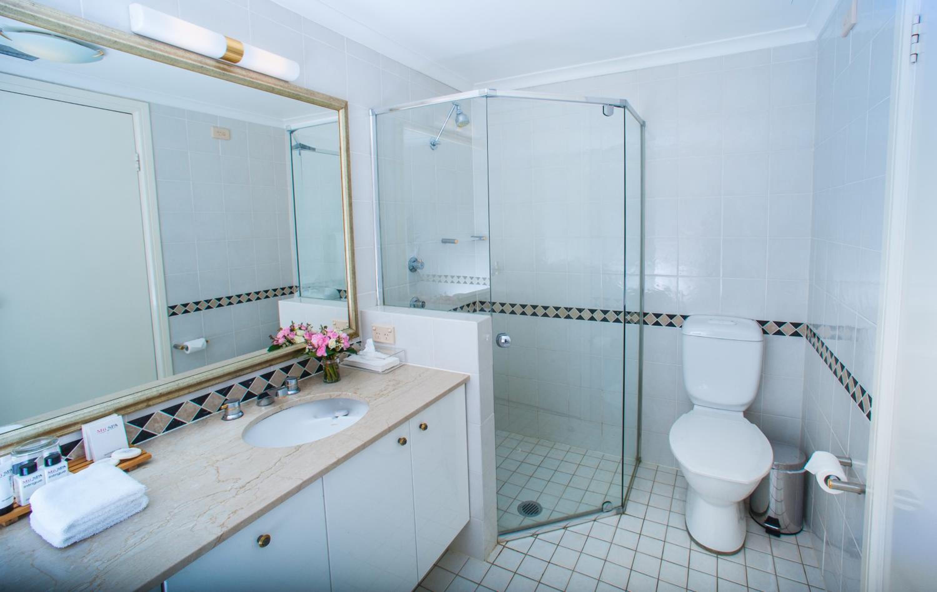 Two-Bedroom Apartment with One King Bed and One Queen Bed thumbnail 6