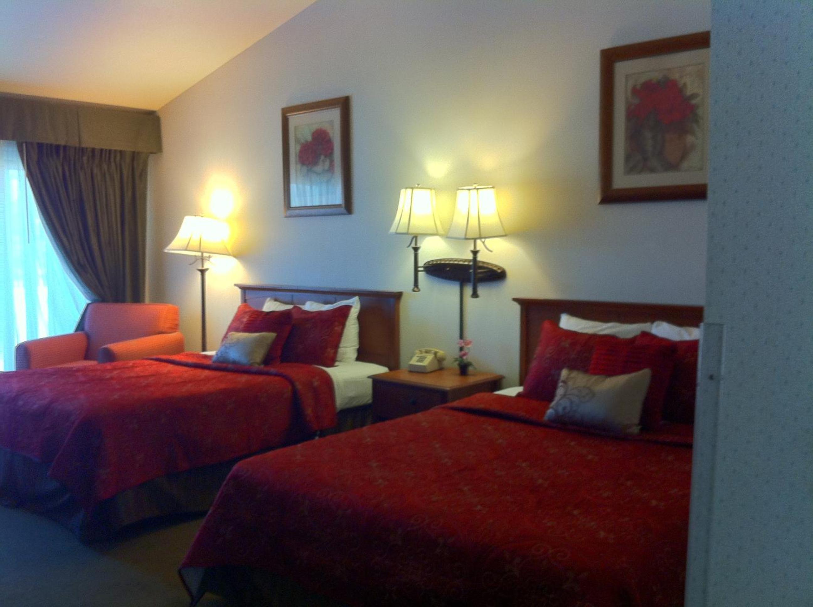 Deluxe Queen Room with Two Queen Beds - Photo 3