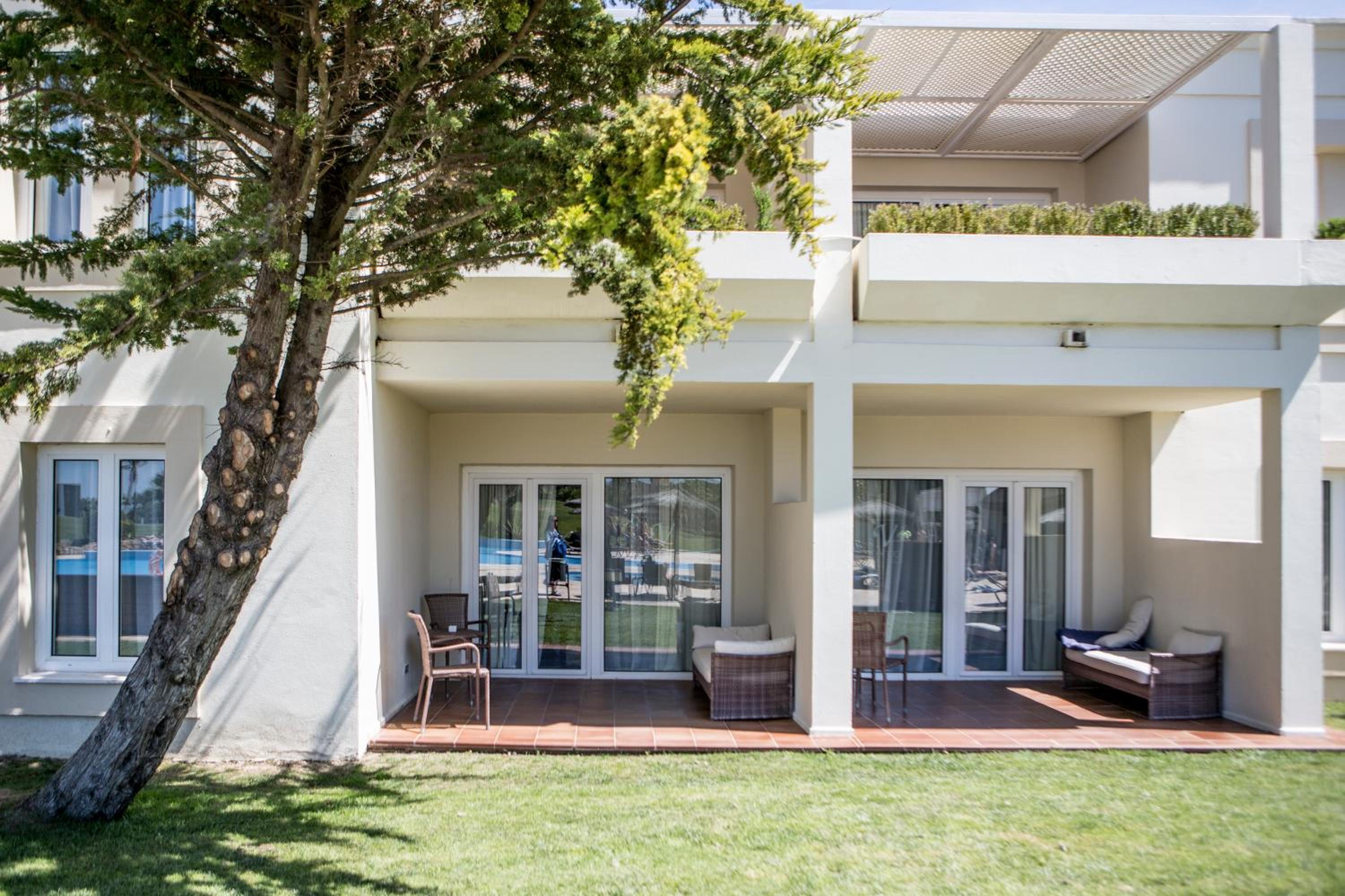 Junior Suite with Garden Access (2 Adults) - Photo 2