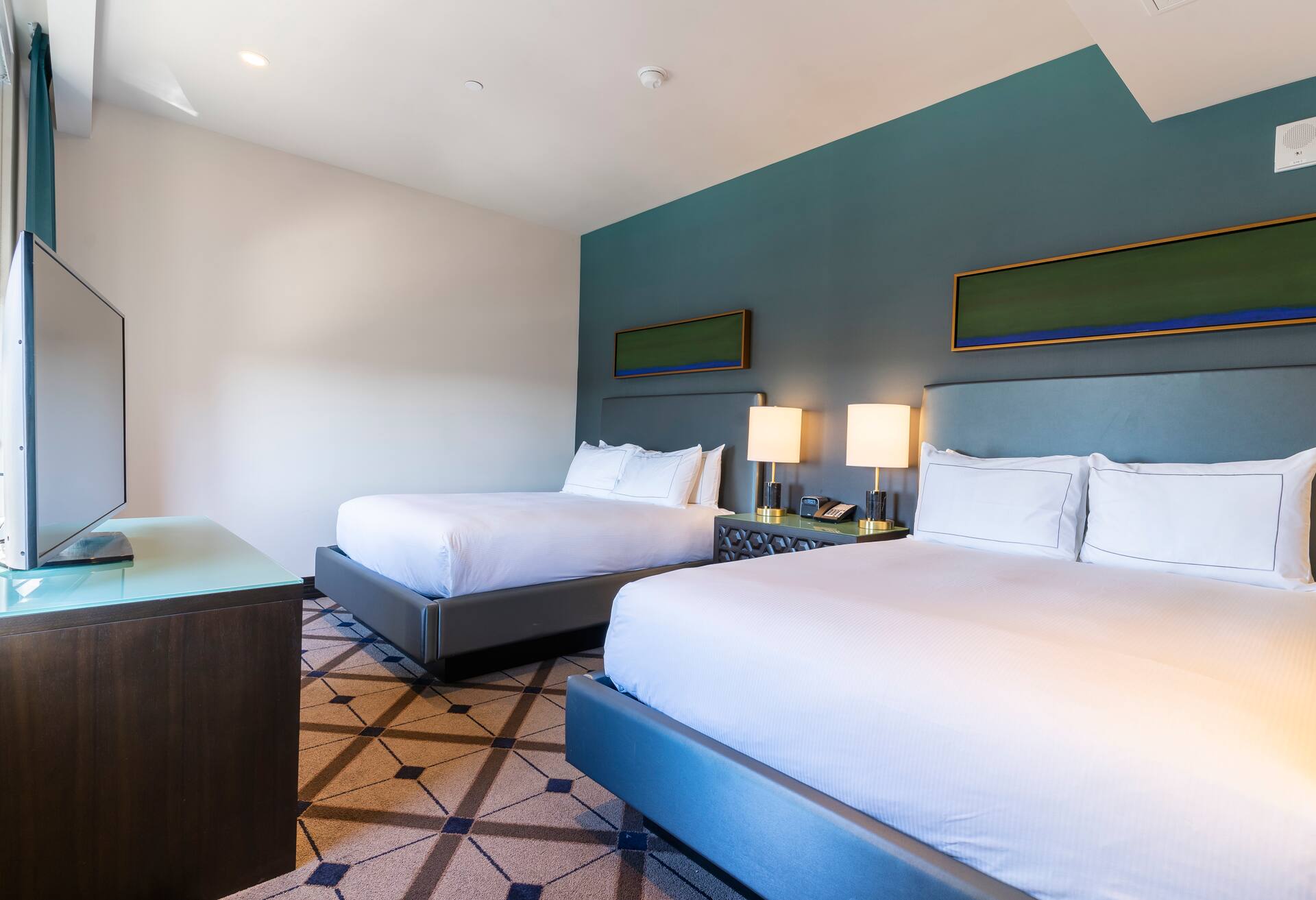 2 Queen Beds