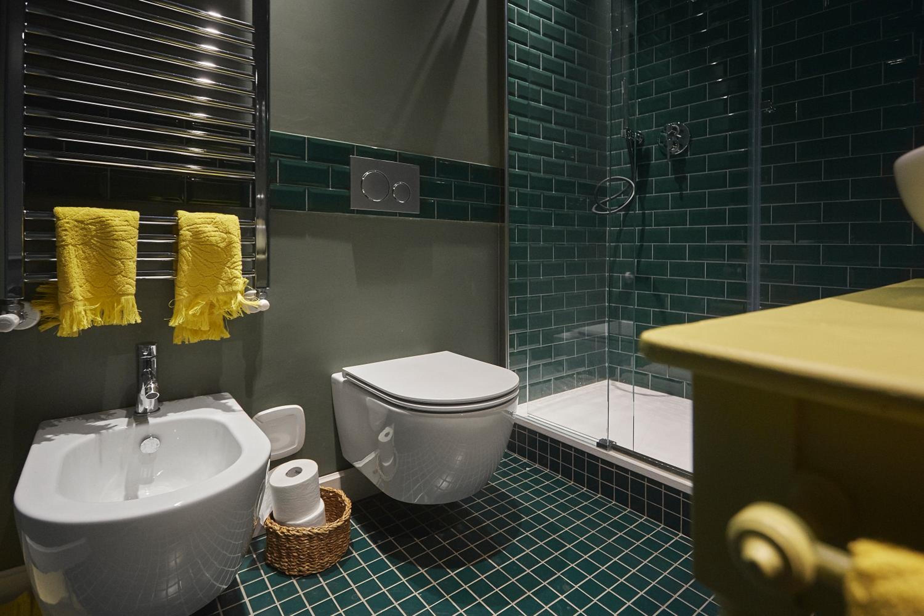 Deluxe Double Room (2 Adults + 1 Child) - Photo 5