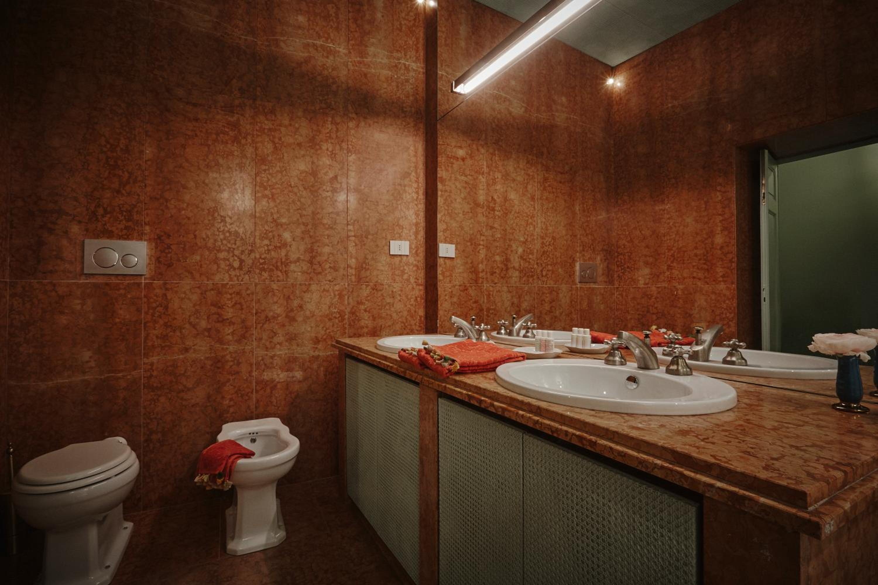 Deluxe King Room - Photo 3