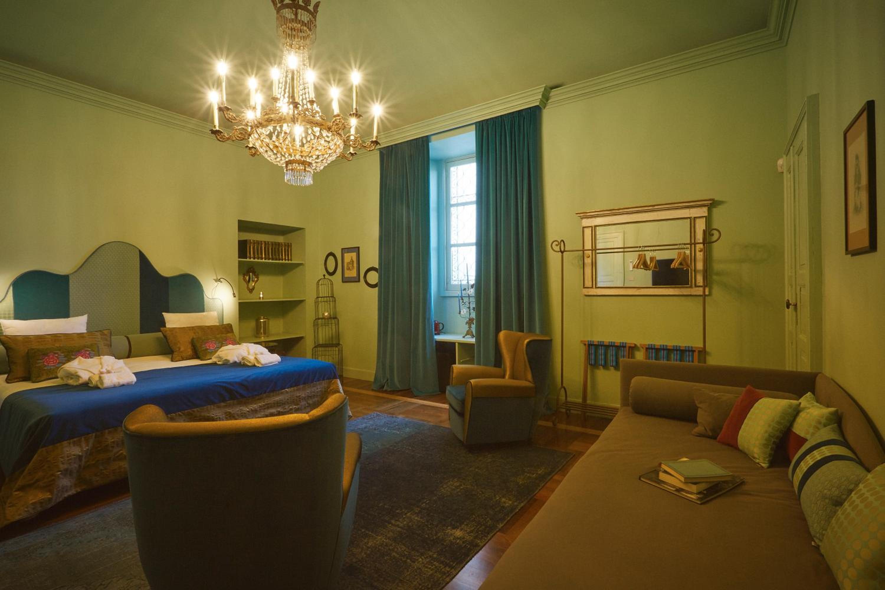 Deluxe King Room - Photo 6