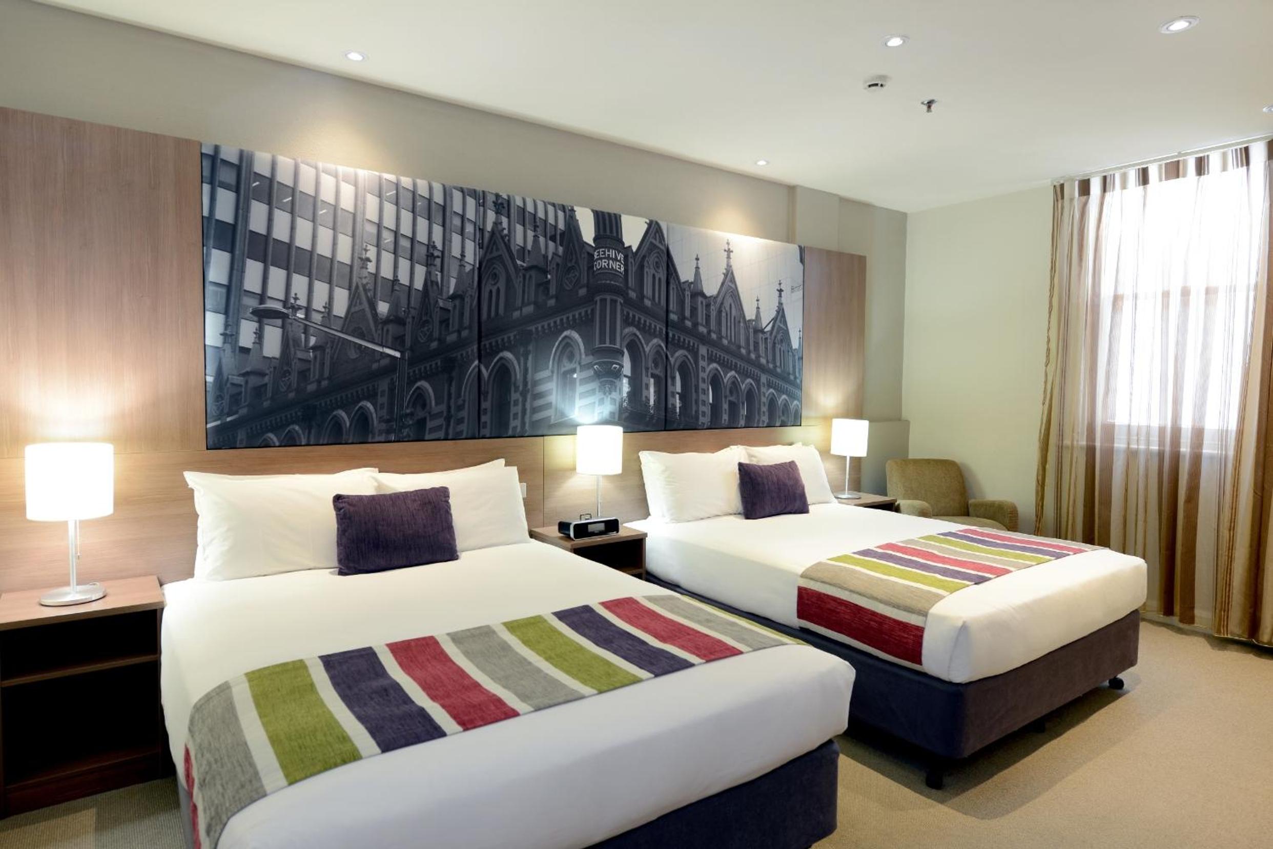 Superior Twin Room with 2 Queen Beds - Photo 5