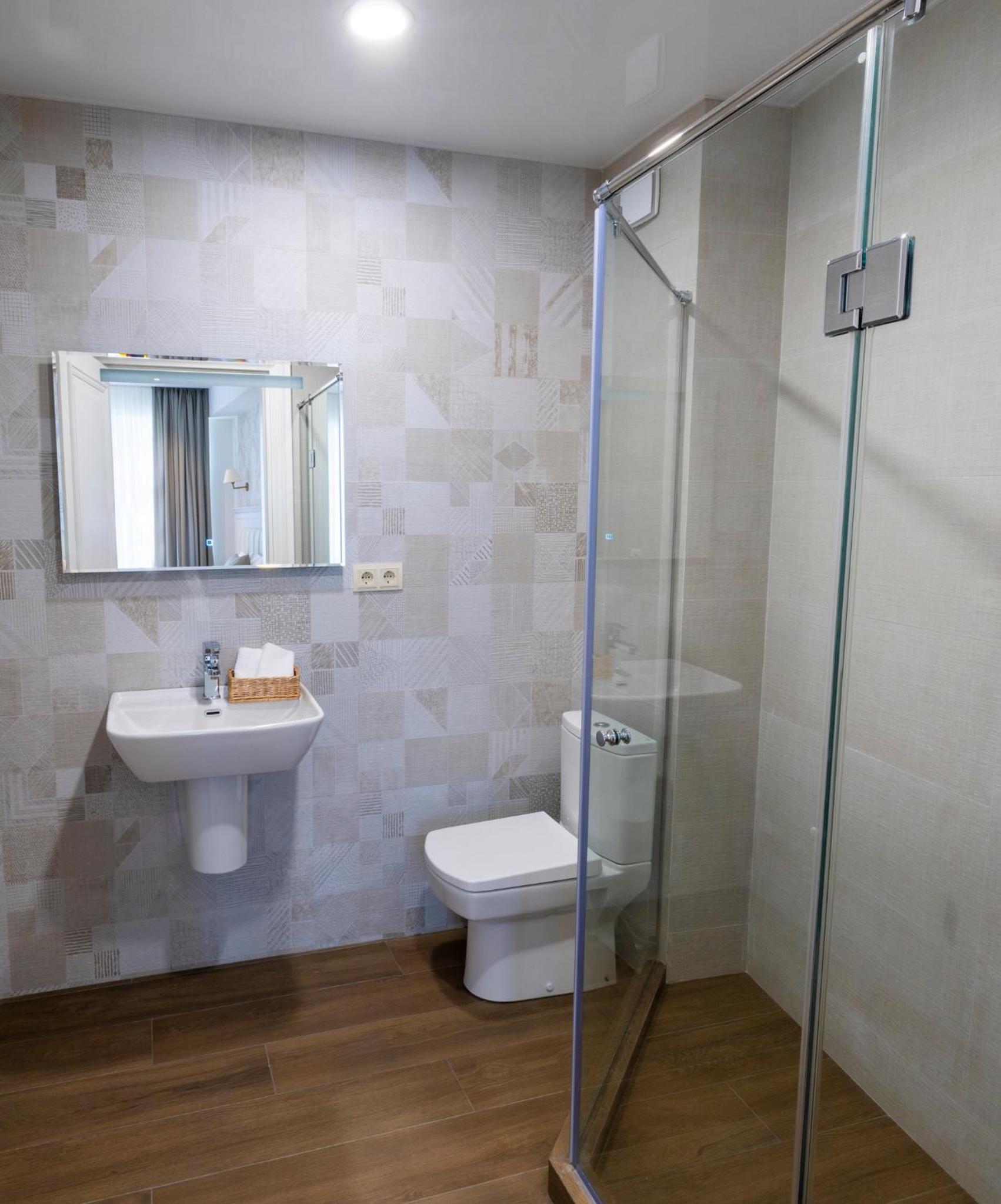 Standard Double or Twin Room - Photo 6