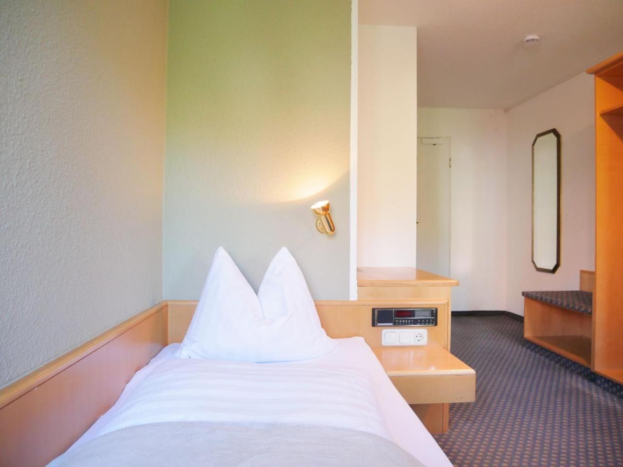 Single Room with Bathroom photo 3