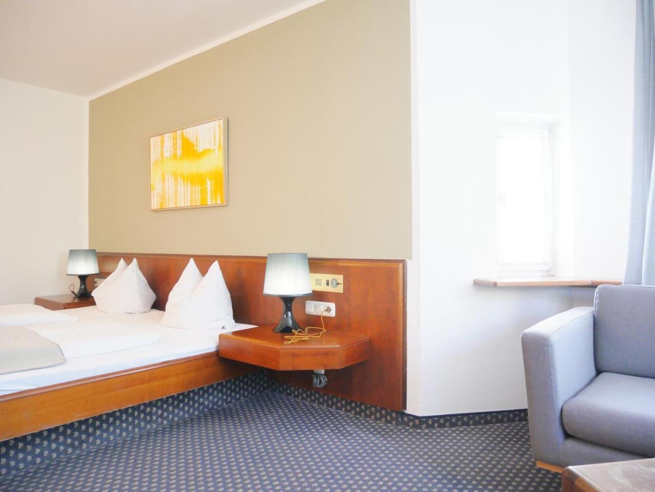 Double Room with Private Bathroom - Photo 2